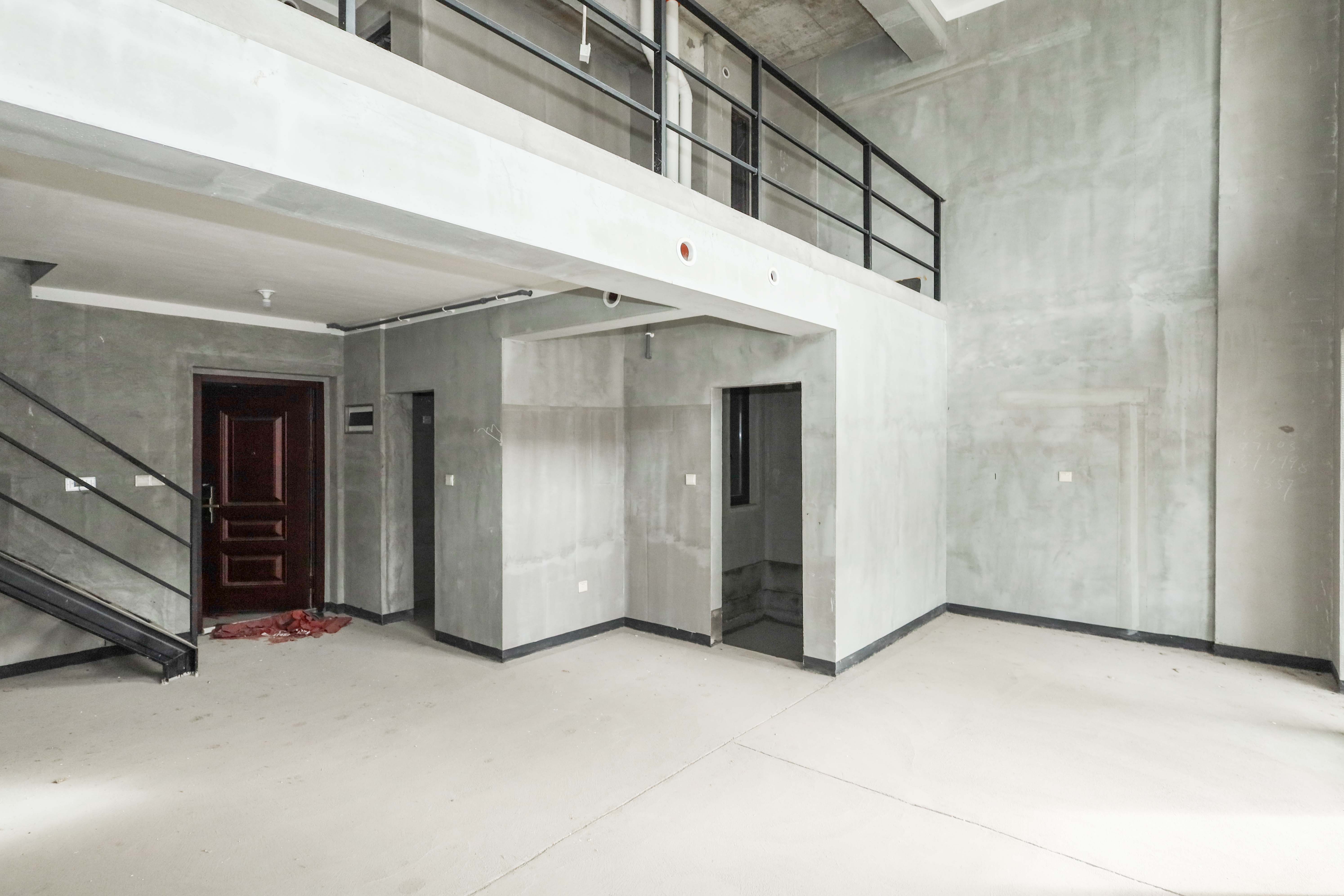 建发央著  4室2厅2卫   185.00万客厅