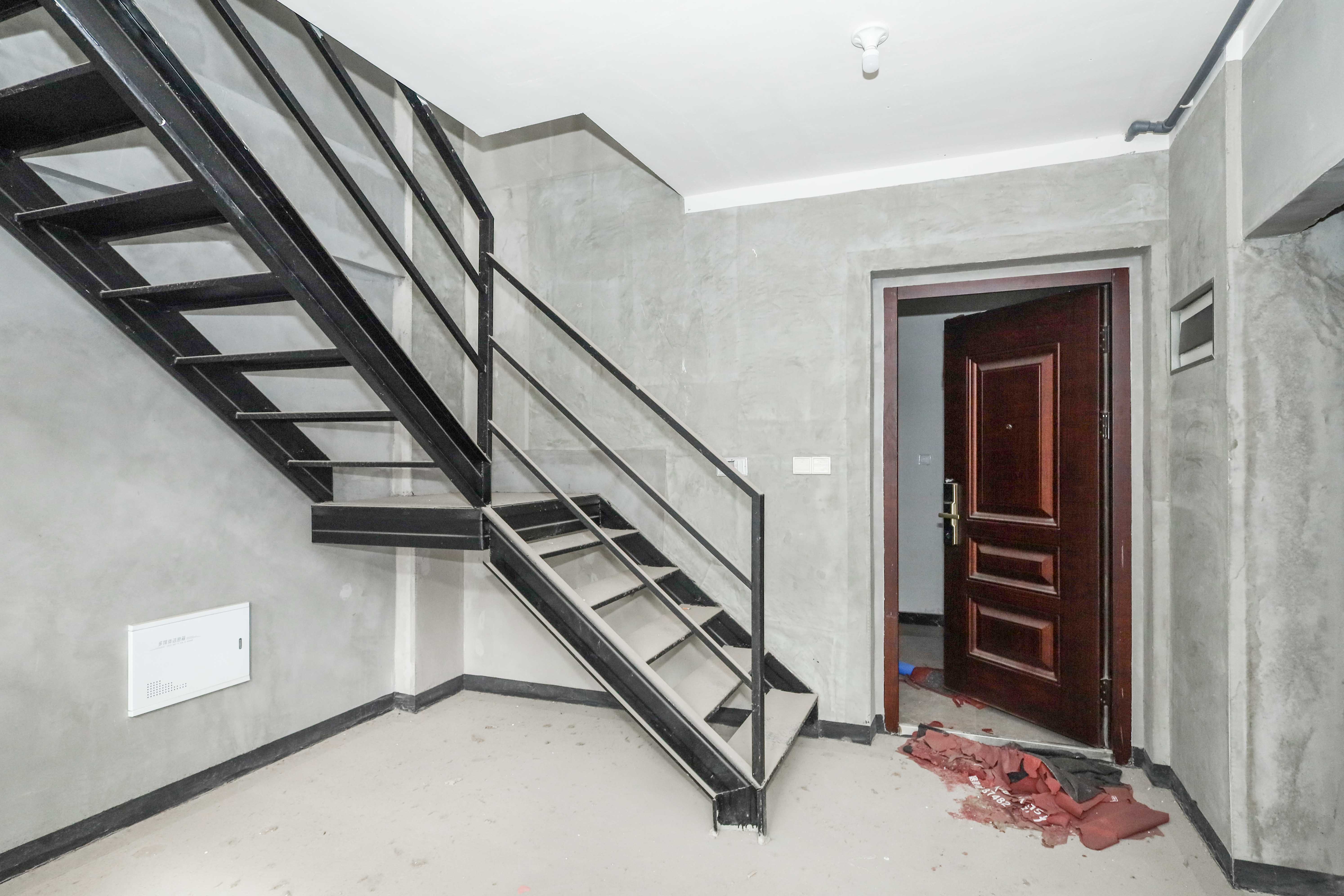 建发央著  4室2厅2卫   185.00万其他