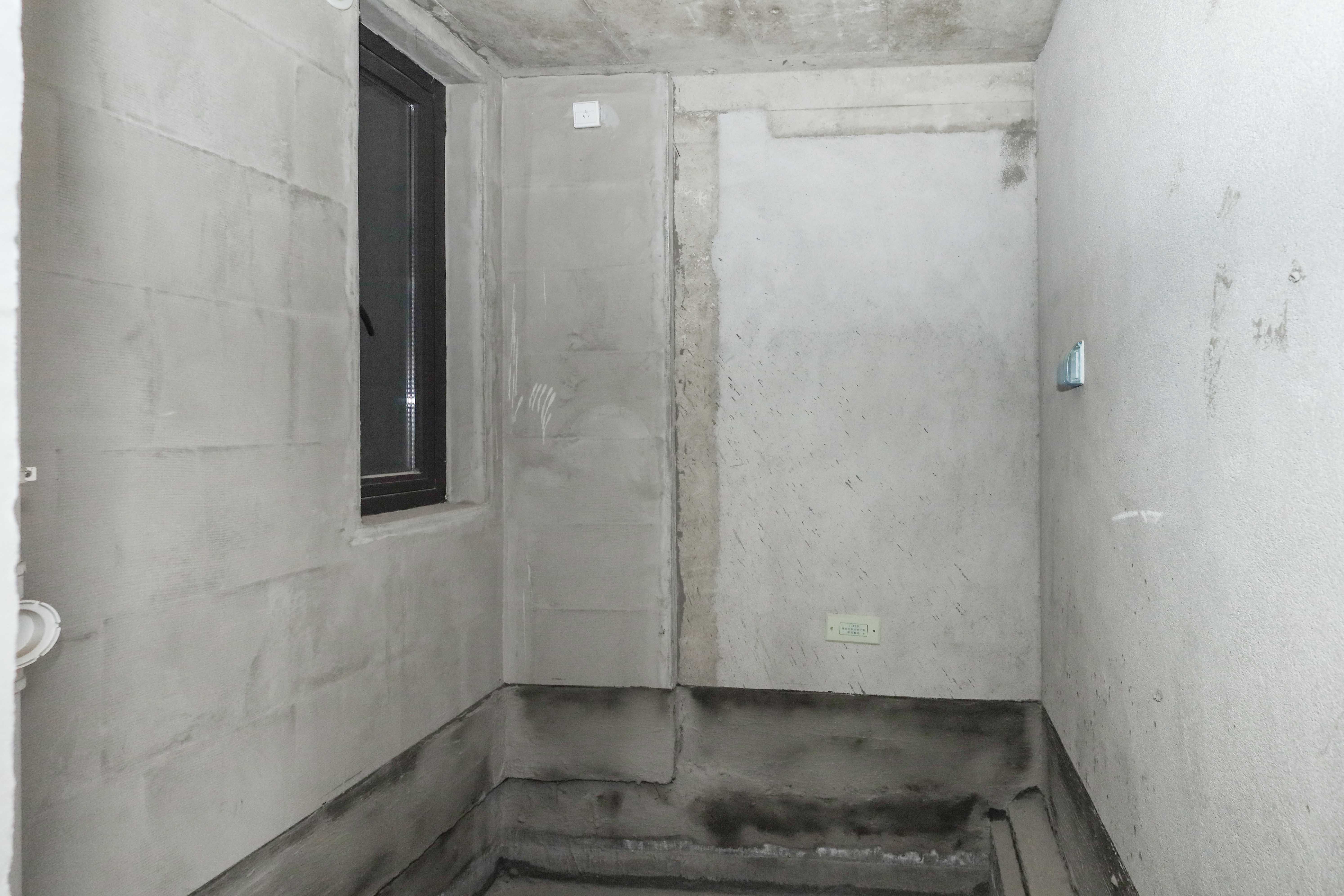 建发央著  4室2厅2卫   185.00万卫生间