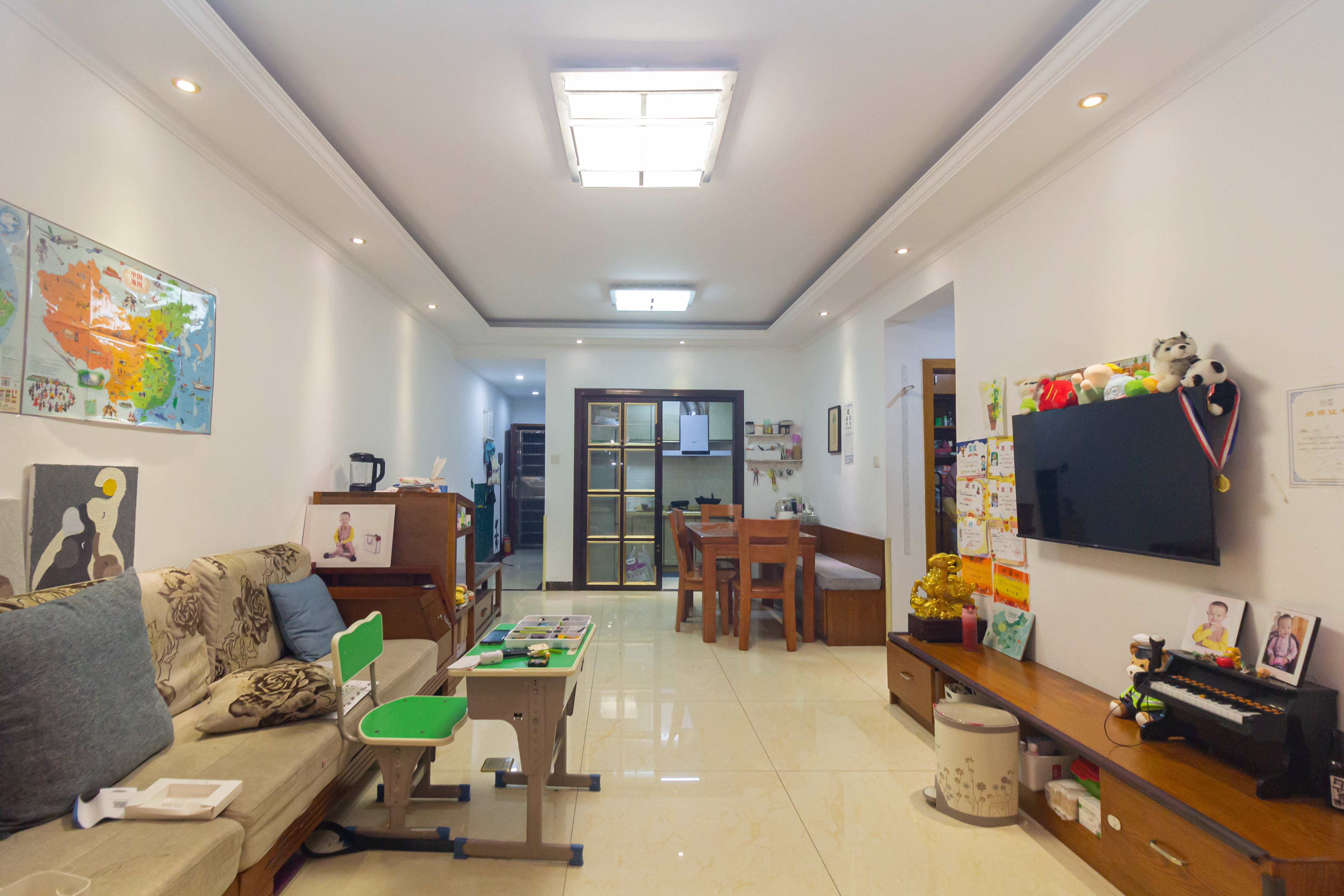 中国铁建国际城二期  3室2厅1卫    47.8万客厅