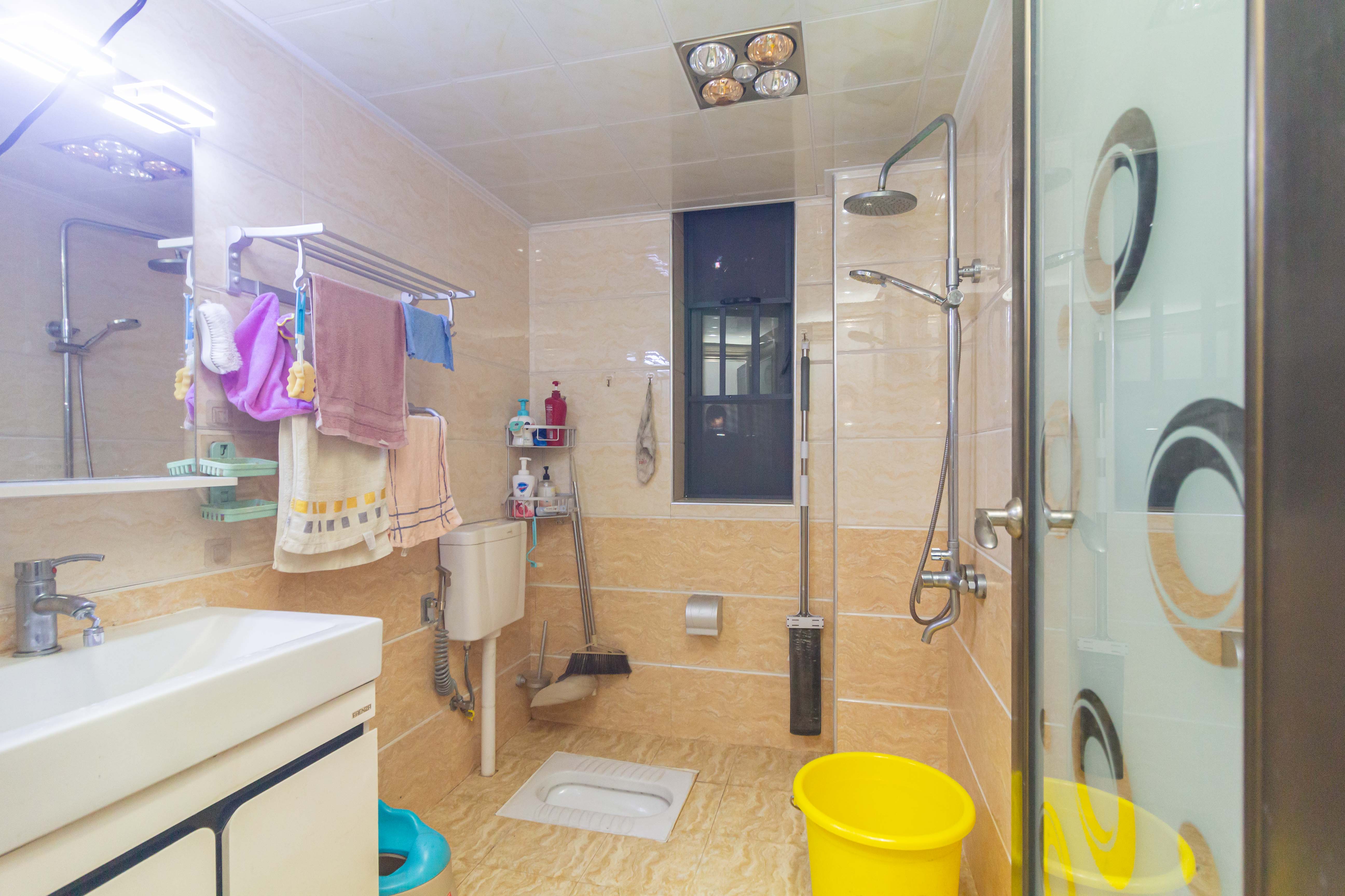 中国铁建国际城二期  3室2厅1卫    47.8万卫生间