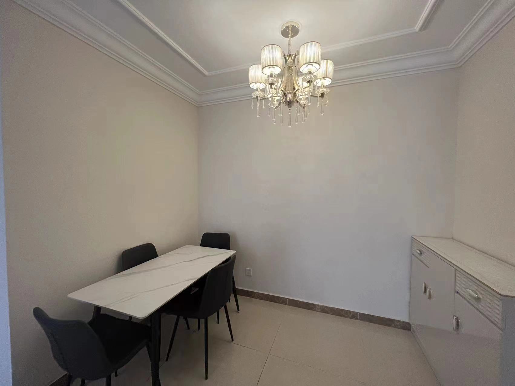 恒大华府  3室2厅1卫   82.80万 恒大华府  3室2厅1卫   82.80万室内图