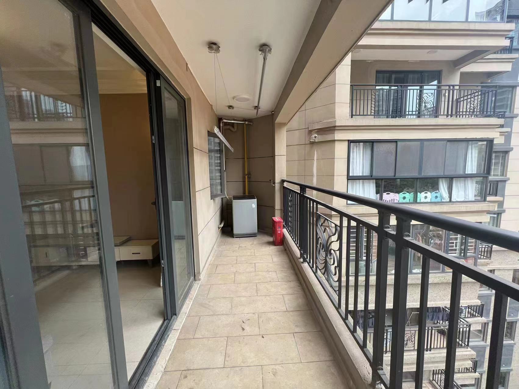 恒大华府  3室2厅1卫   82.80万 恒大华府  3室2厅1卫   82.80万室内图