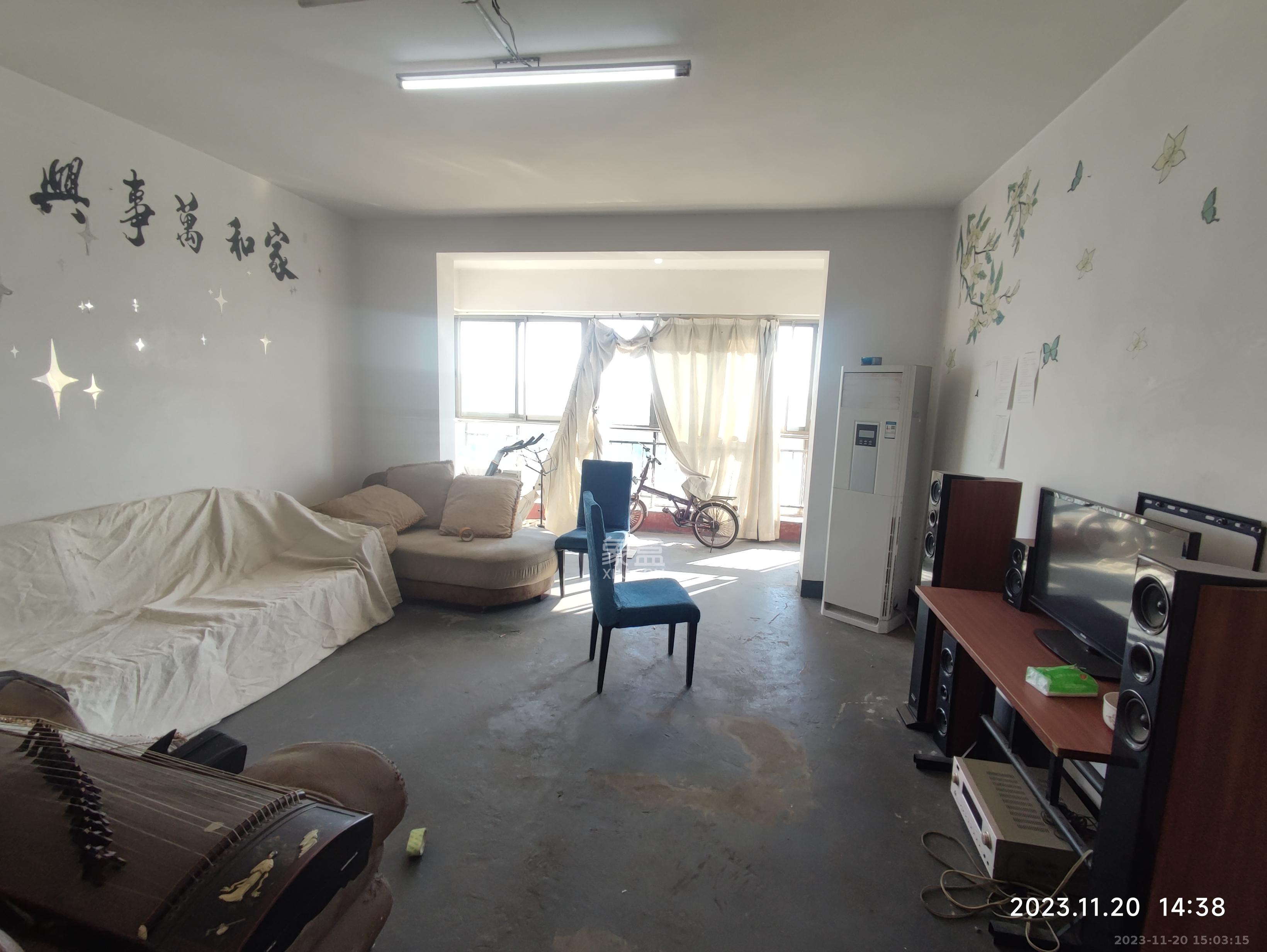长丰源小区  4室2厅1卫   2300.00元/月室内图1