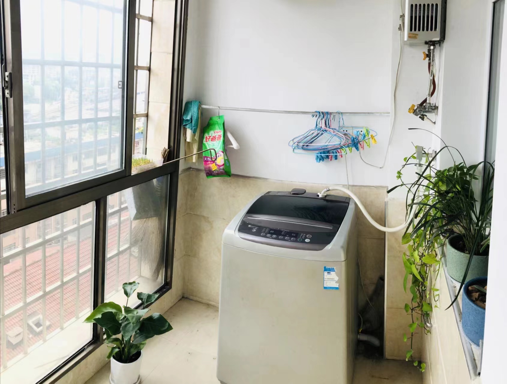 湘中园 1室1厅1卫 1200.00元/月 湘中园 1室1厅1卫 1200.00元/月室内图