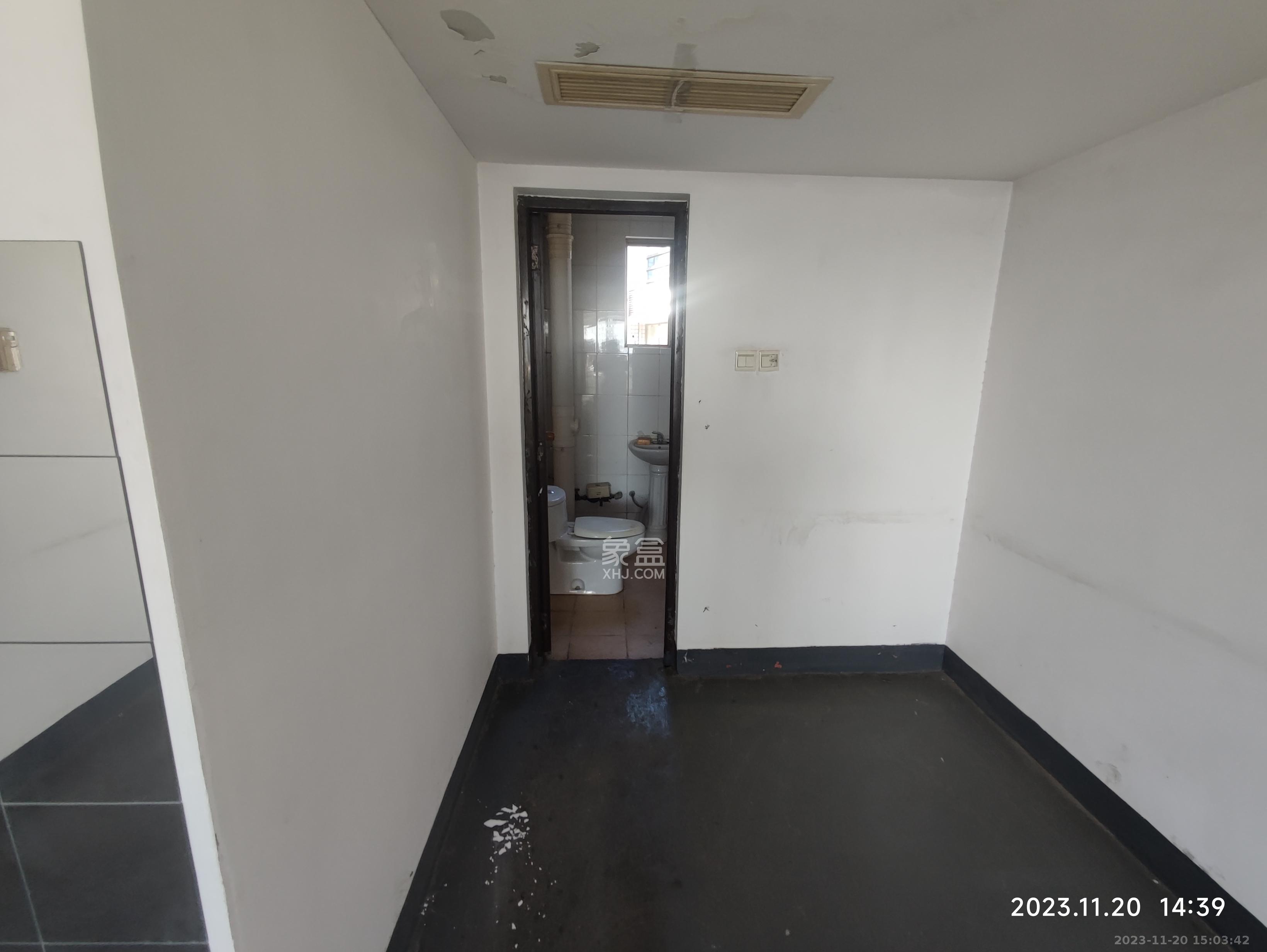 长丰源小区  4室2厅1卫   2300.00元/月室内图