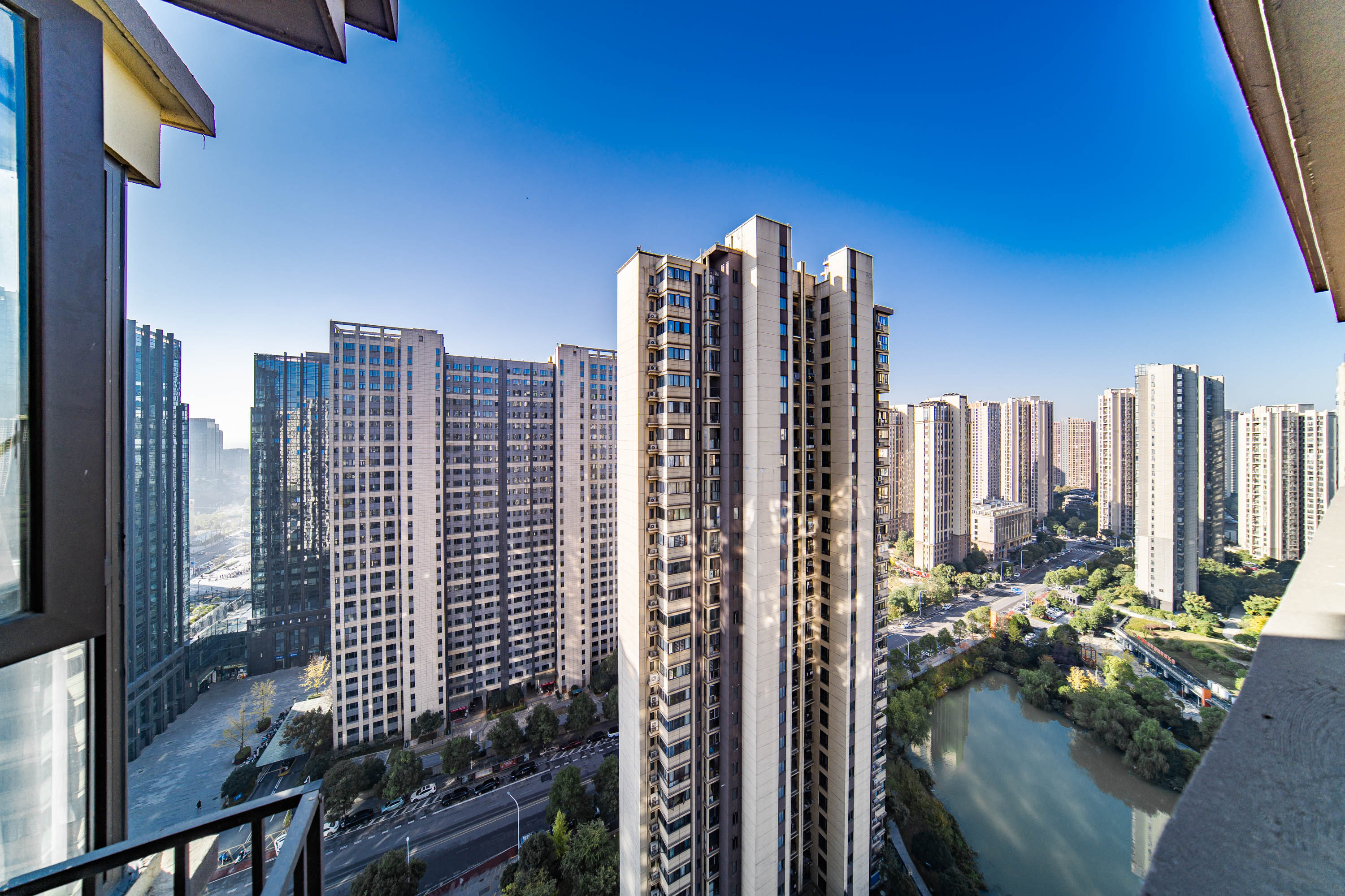 奥克斯滨仕花园（奥克斯洋湖广场/奥克斯中心）  4室2厅2卫   189.00万其他