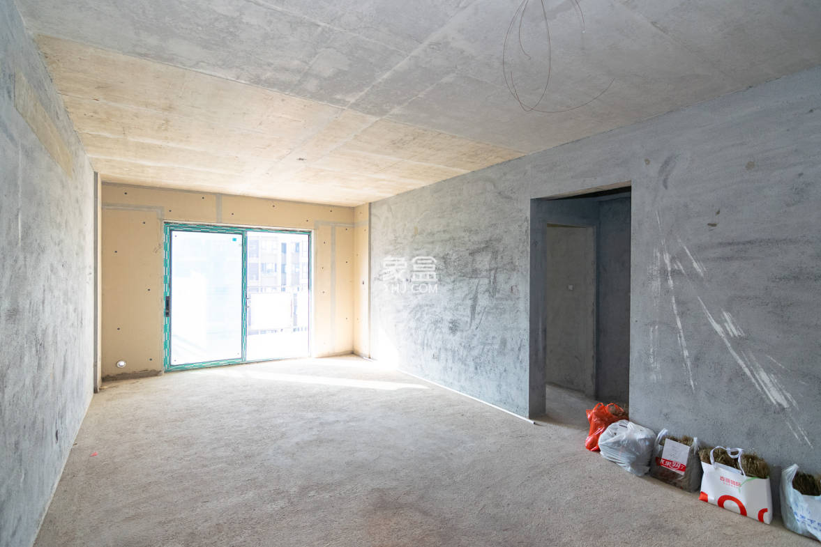 润和谷山郡(悦禧山庄水榭花都) 3室2厅2卫 135.0万 润和谷山郡(悦禧山庄水榭花都) 3室2厅2卫 135.0万客厅