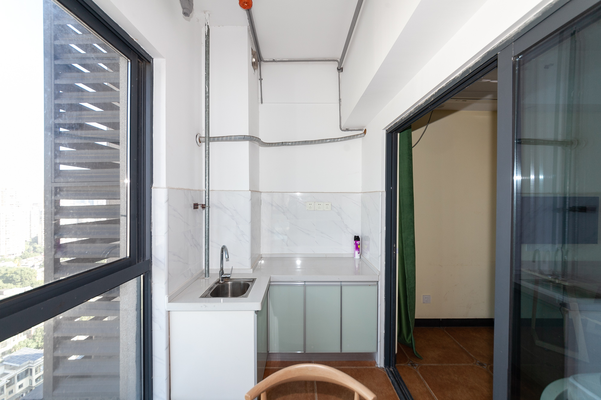 明发国际城 1室1厅1卫 33.0万 明发国际城 1室1厅1卫 33.0万阳台