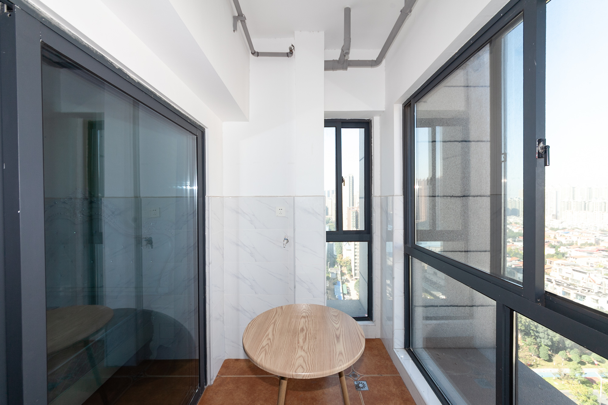 明发国际城 1室1厅1卫 33.0万 明发国际城 1室1厅1卫 33.0万阳台