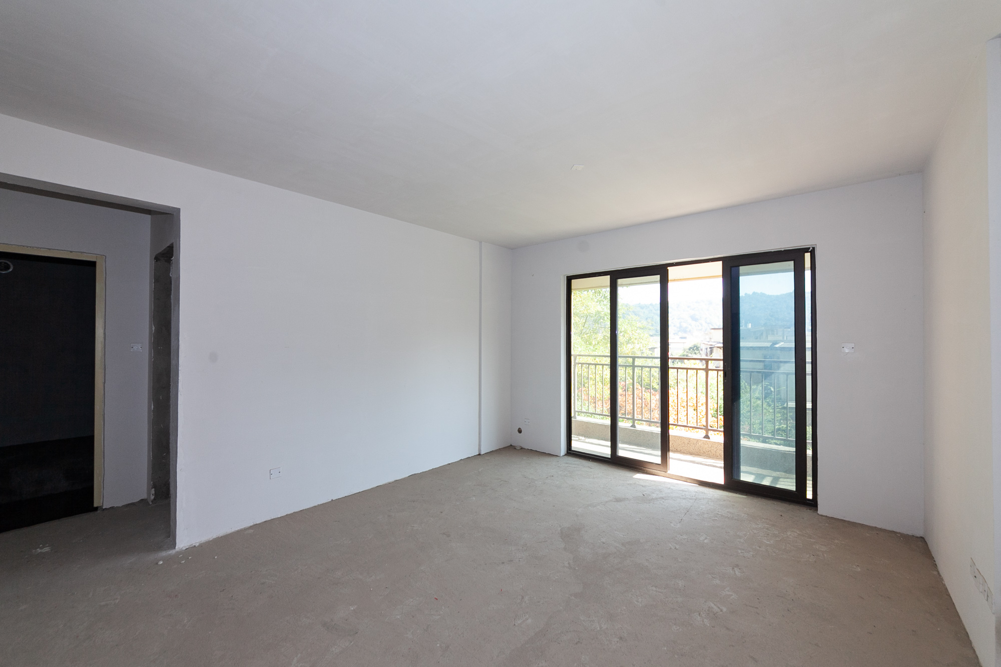 龙湖璟宸原著（龙湖紫宸）  4室2厅2卫    143.0万客厅