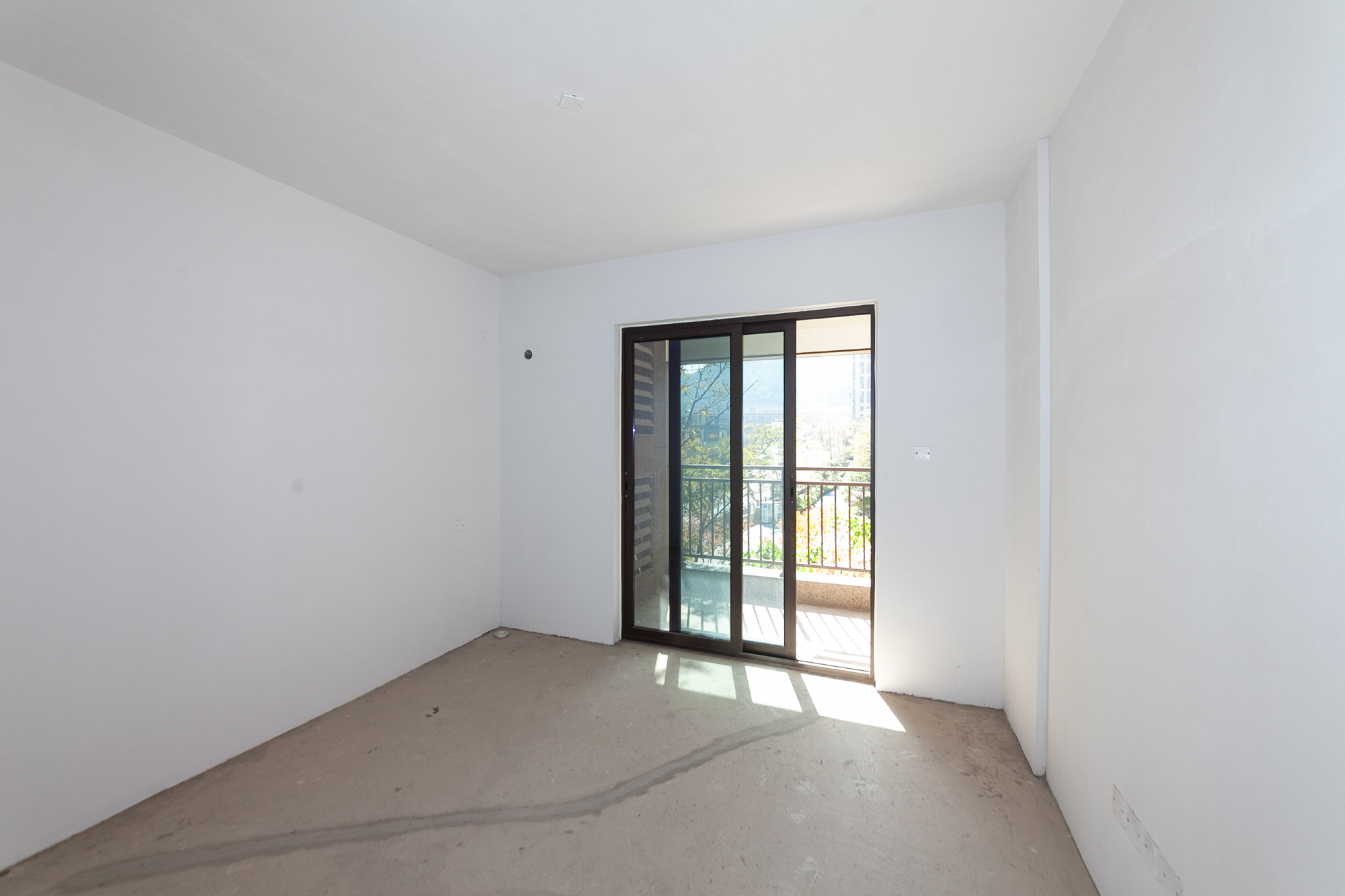 龙湖璟宸原著（龙湖紫宸）  4室2厅2卫    143.0万卧室