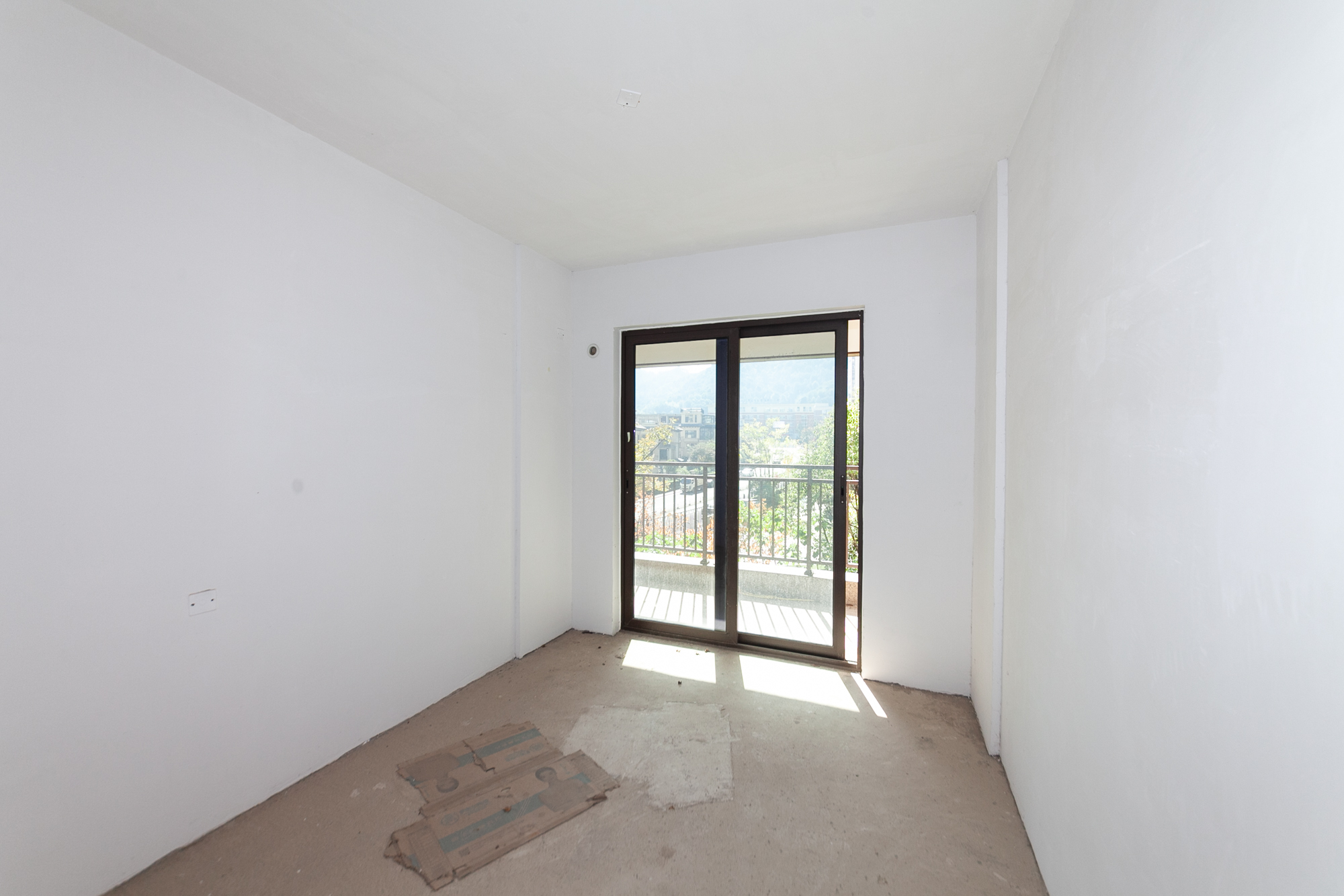 龙湖璟宸原著（龙湖紫宸）  4室2厅2卫    143.0万卧室