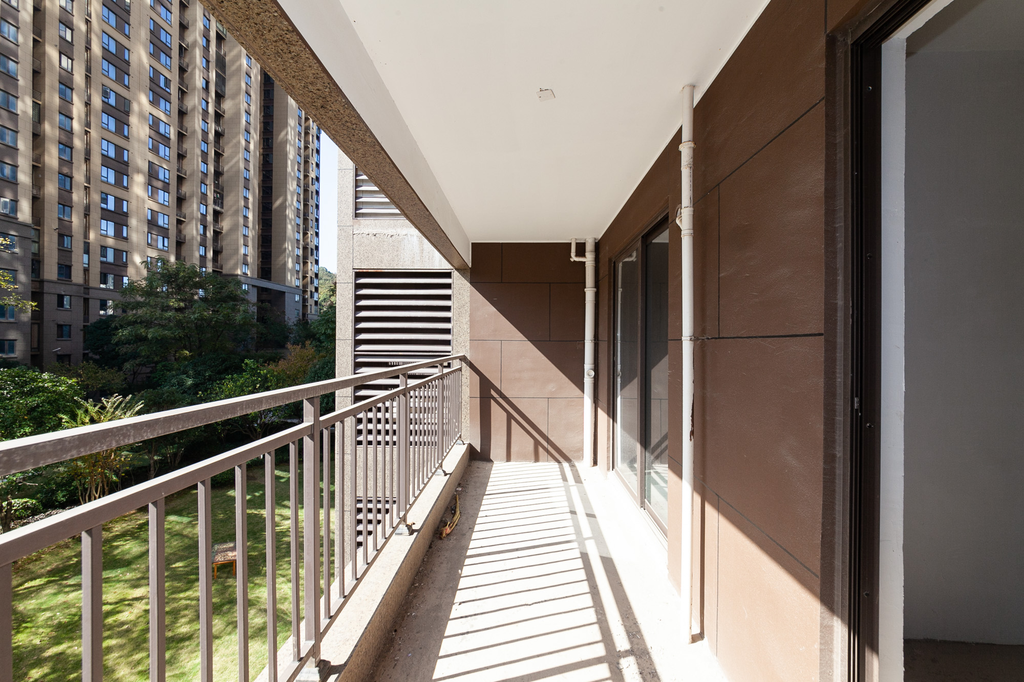 龙湖璟宸原著（龙湖紫宸）  4室2厅2卫    143.0万阳台