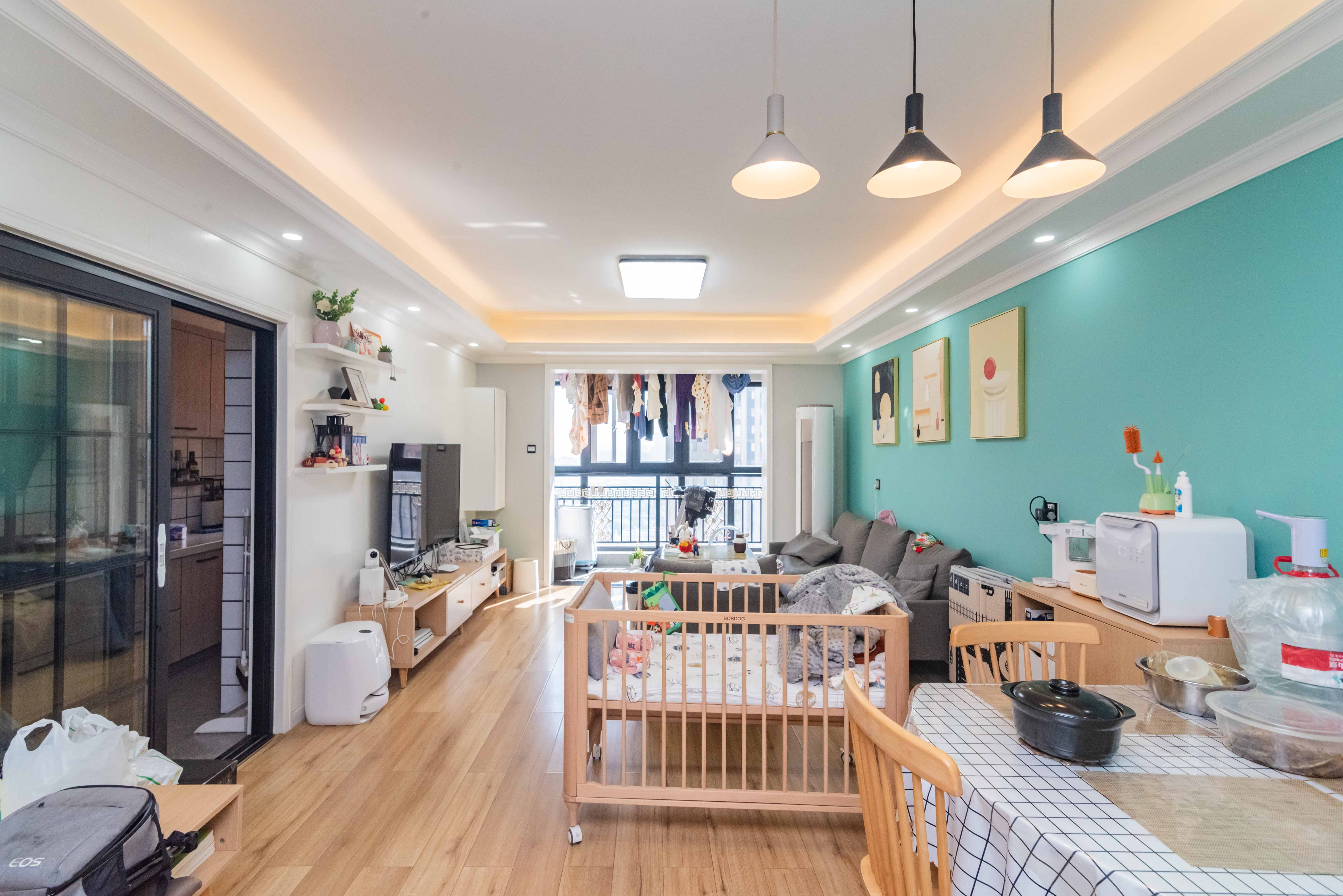 上园商住小区 4室2厅2卫 155.0万 上园商住小区 4室2厅2卫 155.0万客厅