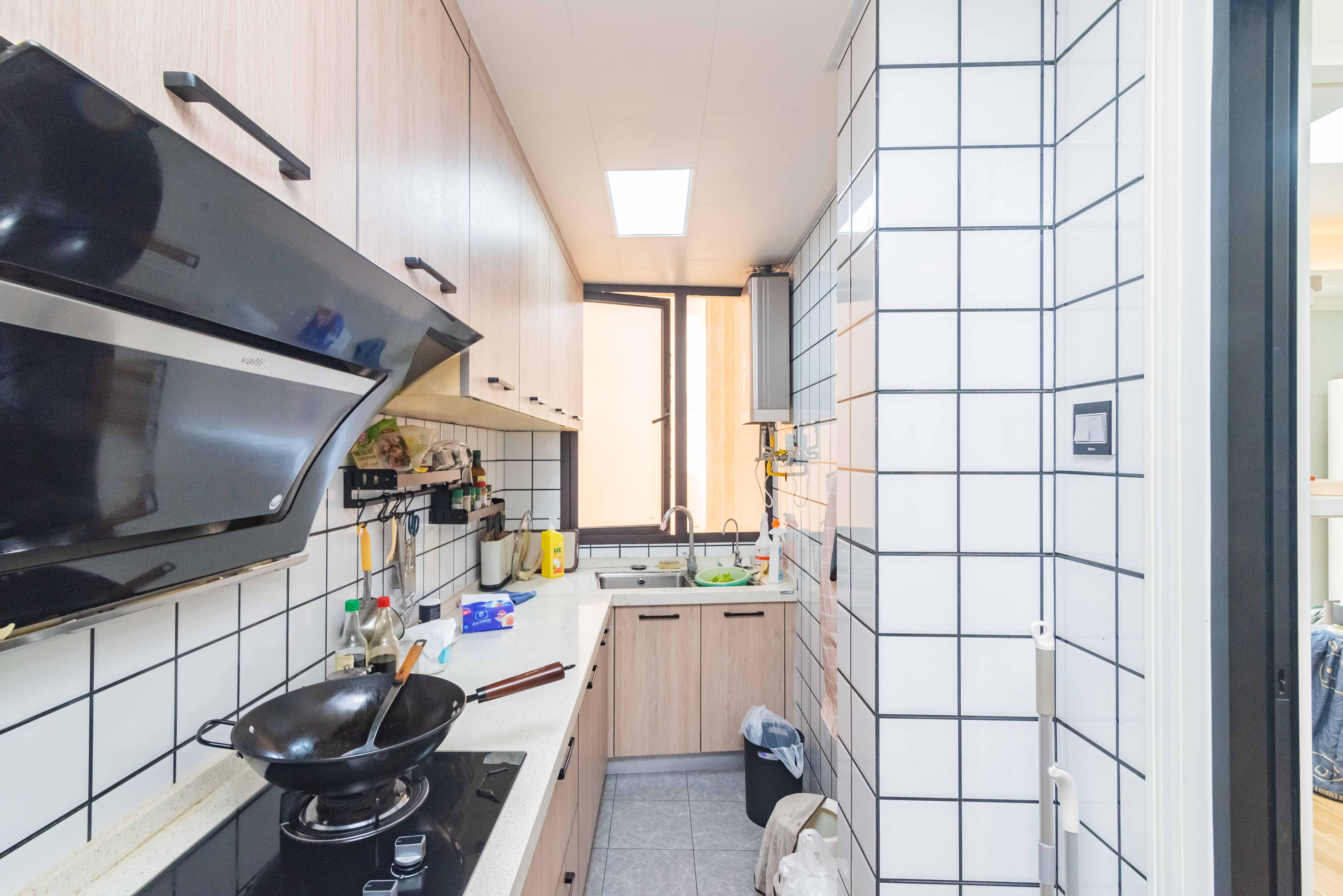 上园商住小区 4室2厅2卫 155.0万 上园商住小区 4室2厅2卫 155.0万厨房