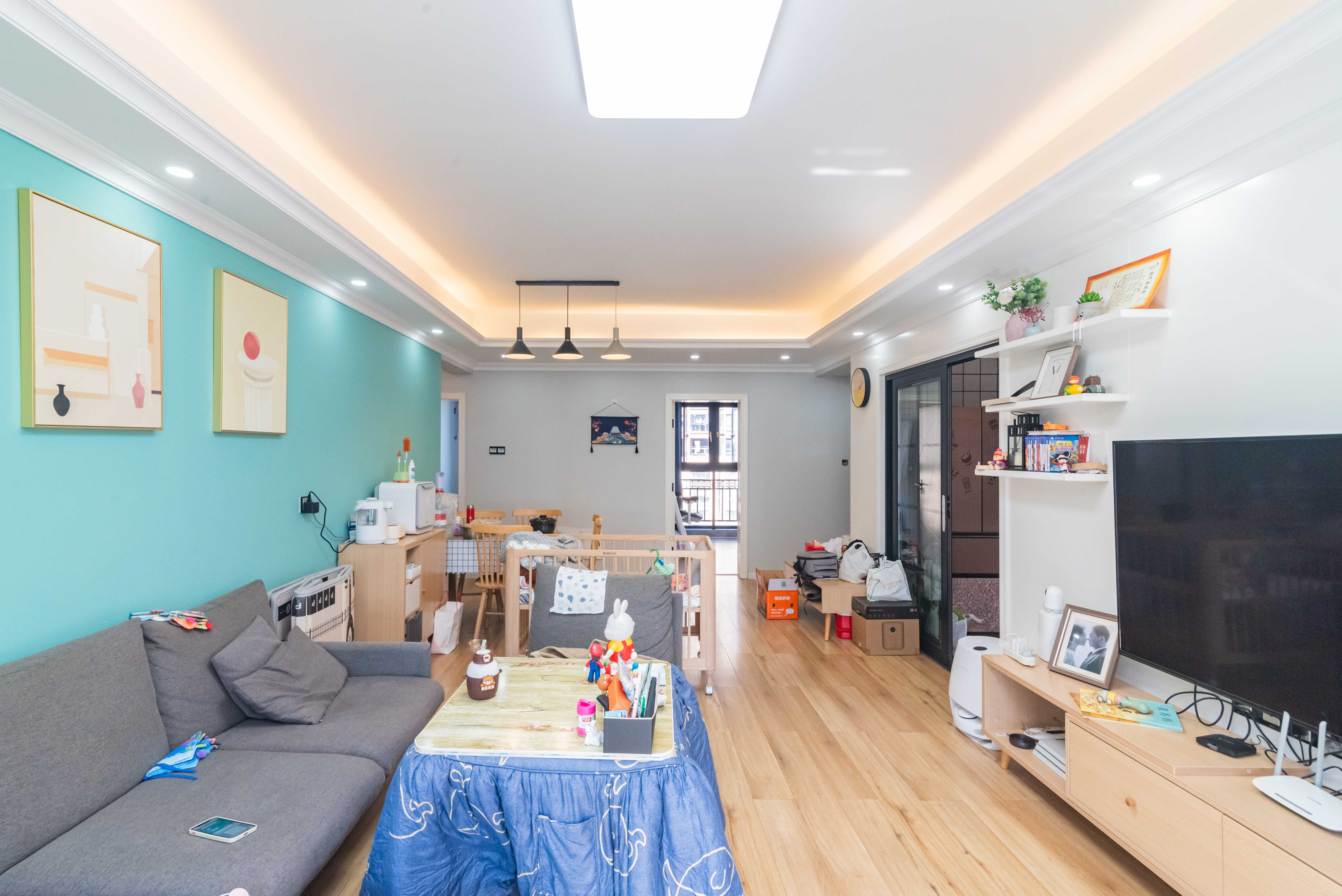 上园商住小区 4室2厅2卫 155.0万 上园商住小区 4室2厅2卫 155.0万客厅