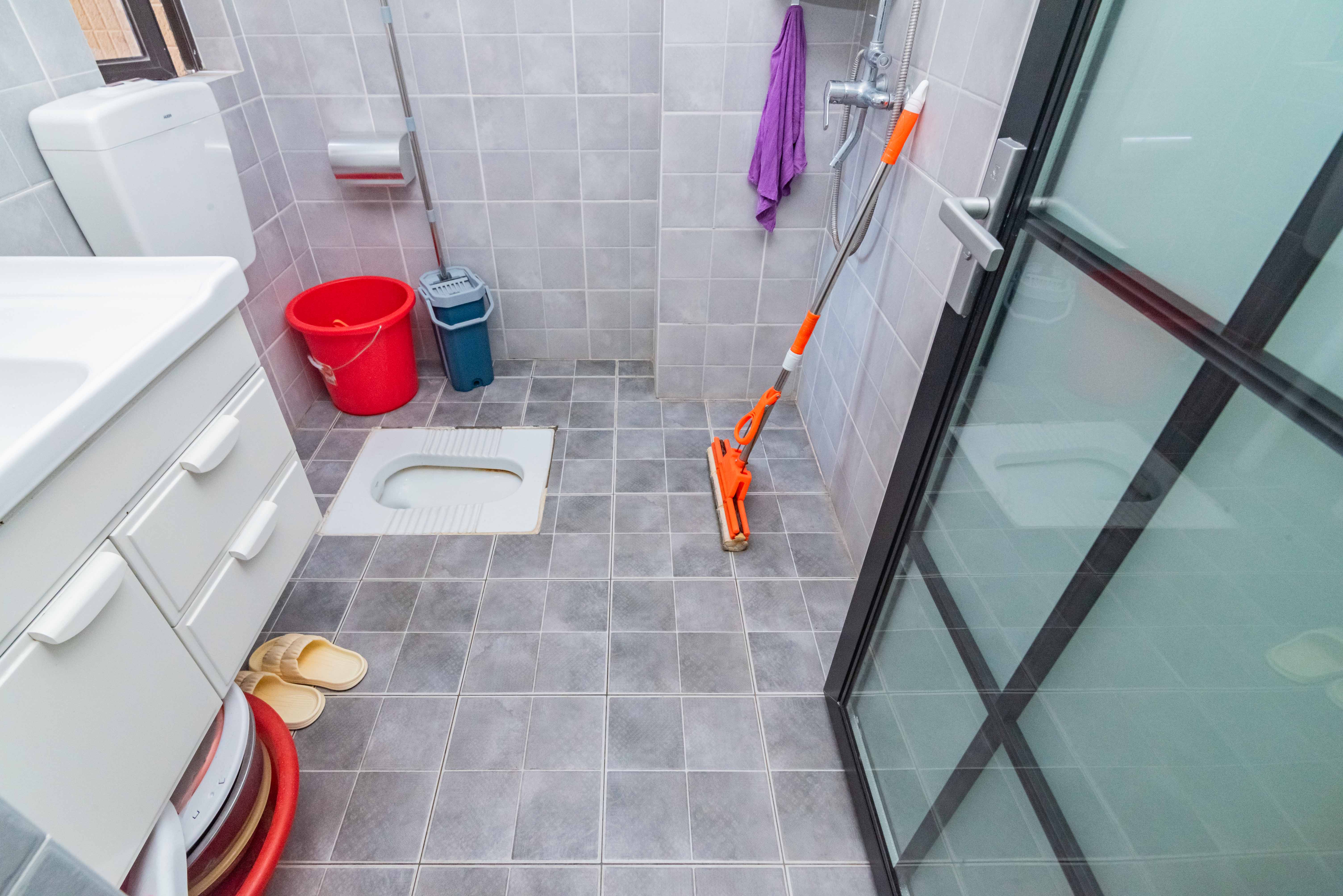 上园商住小区  4室2厅2卫    155.0万卫生间