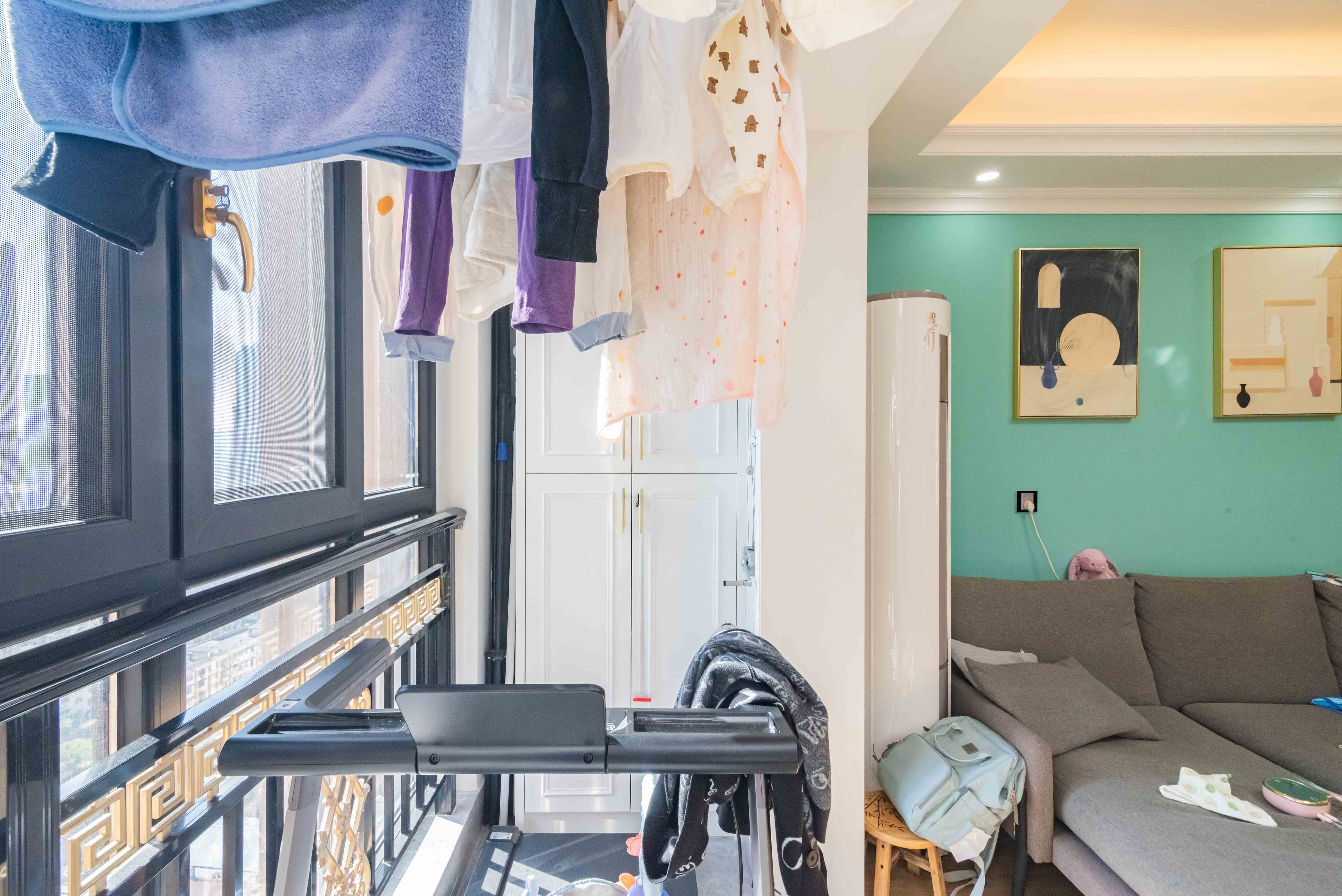 上园商住小区  4室2厅2卫    155.0万阳台