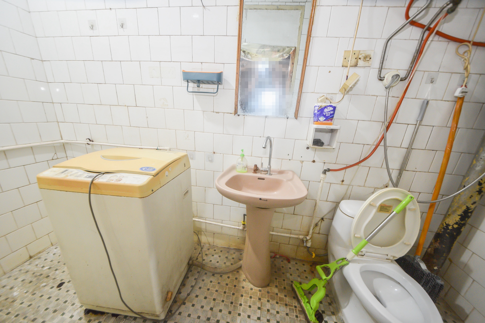 庆海小区  3室2厅1卫    57.5万卫生间