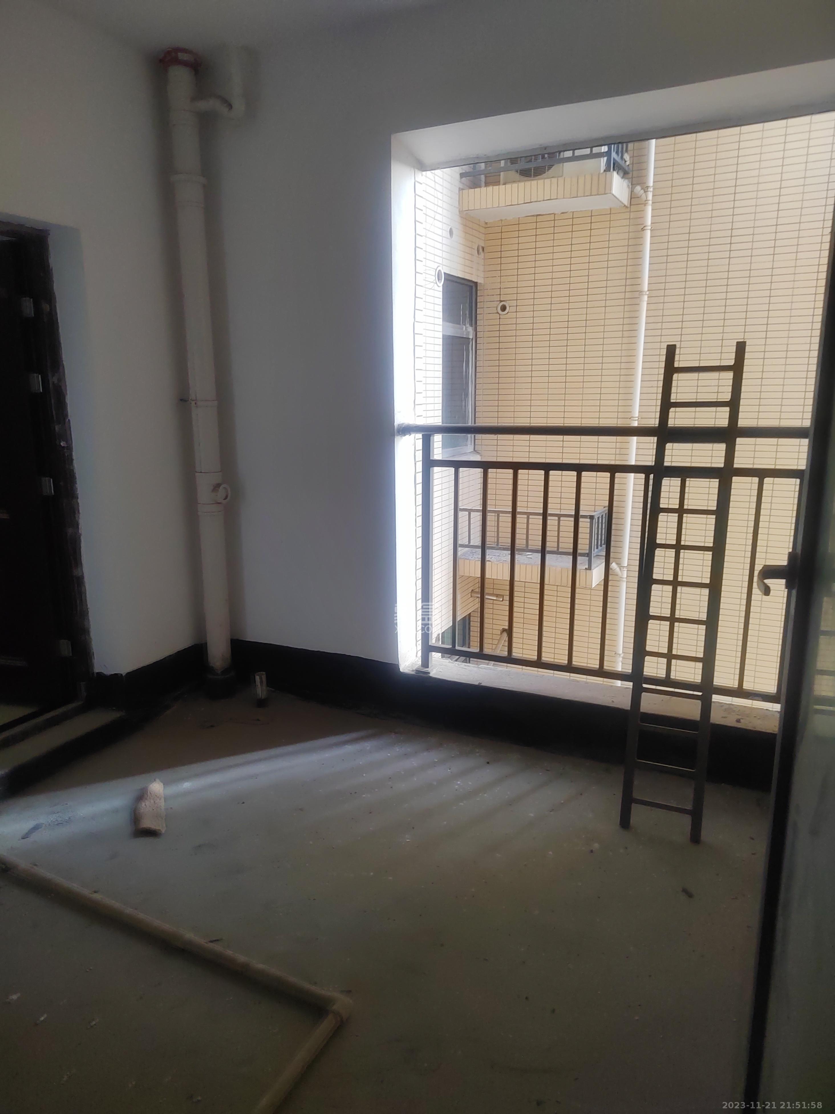 牛力家园  3室2厅2卫   1800.00元/月室内图1