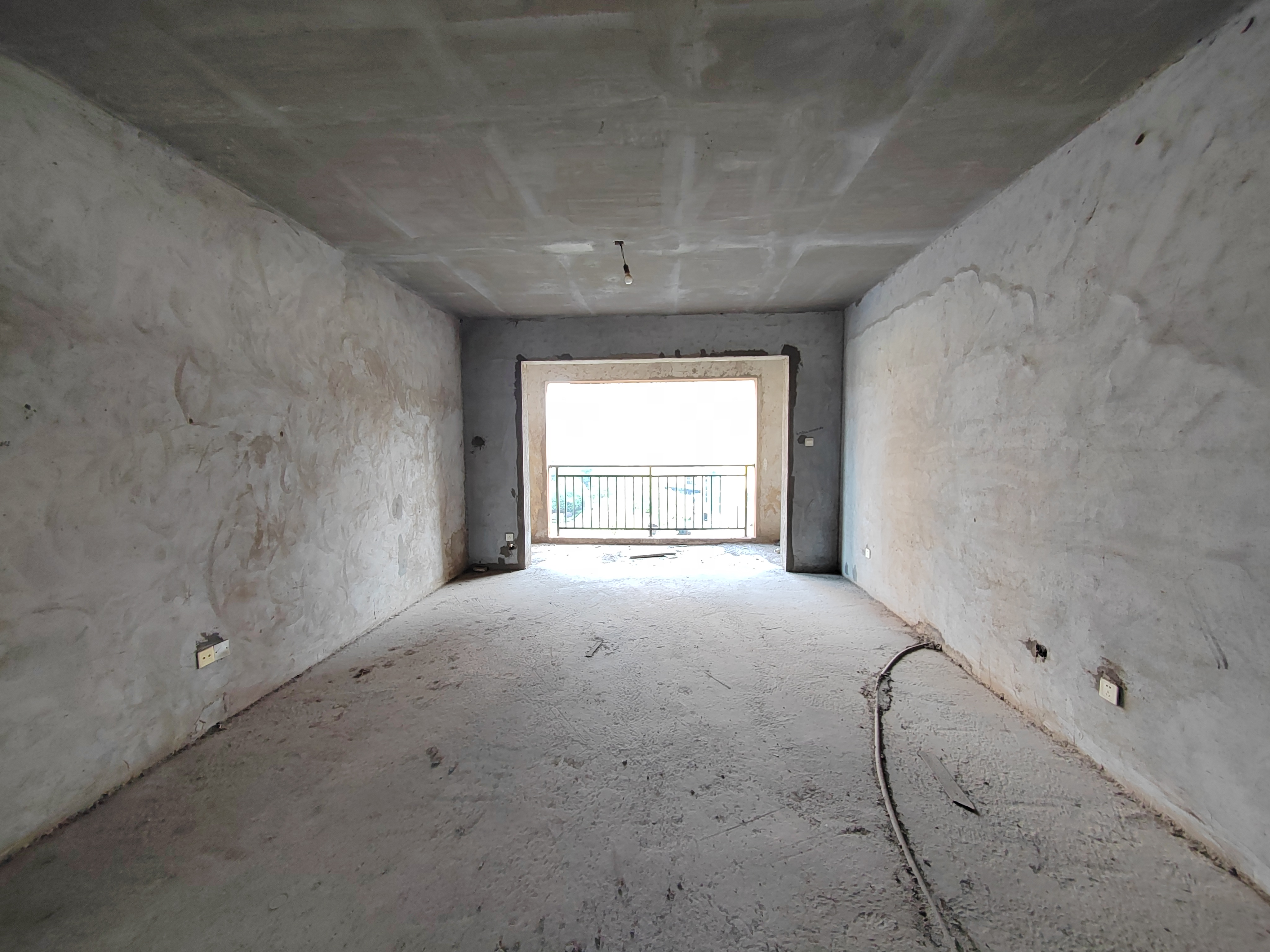 新世界建材城  3室2厅2卫   54.00万客厅