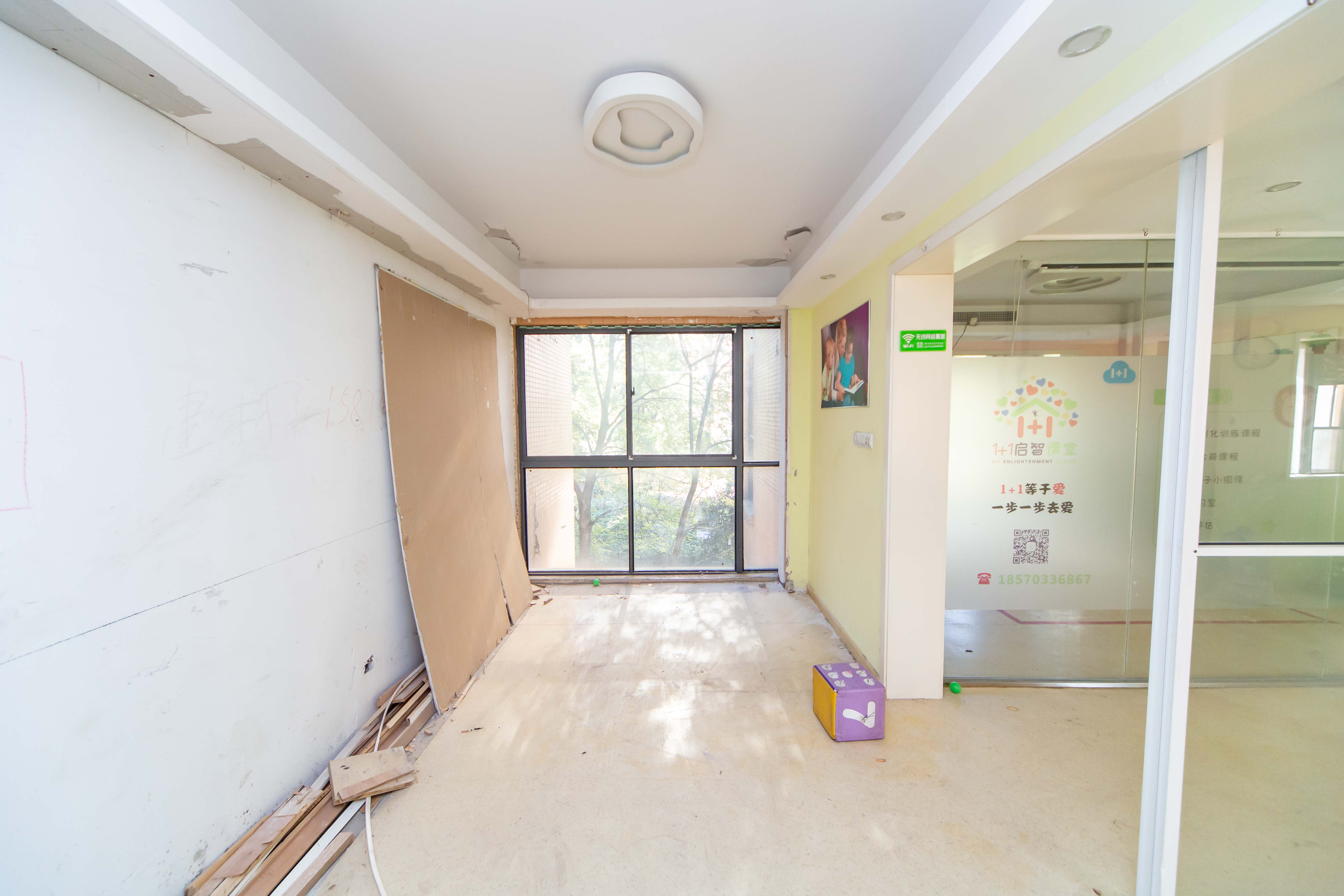中城丽景香山园  4室2厅2卫   135.00万客厅