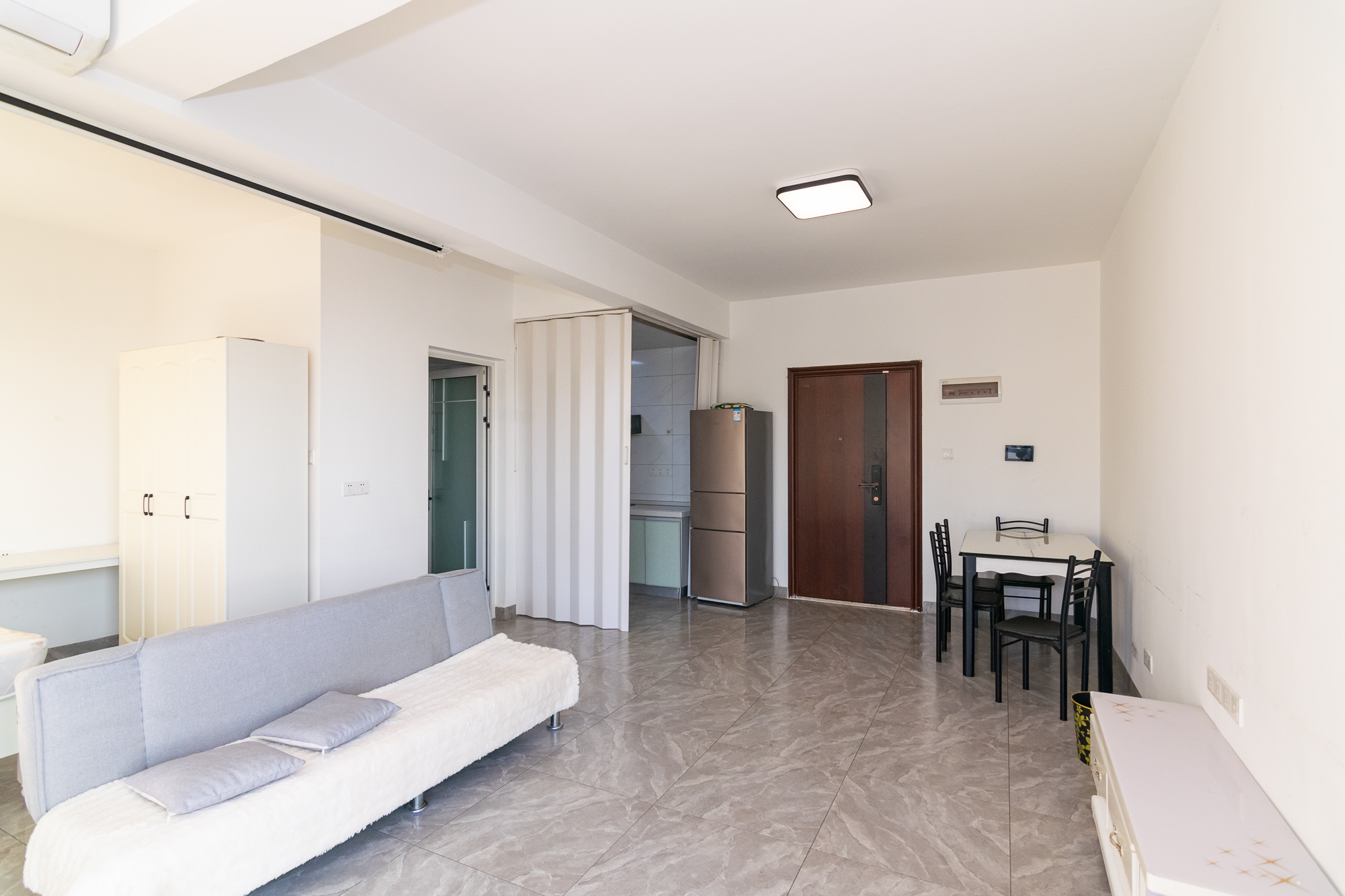 润和谷山郡(悦禧山庄水榭花都) 1室1厅1卫 45.0万 润和谷山郡(悦禧山庄水榭花都) 1室1厅1卫 45.0万客厅