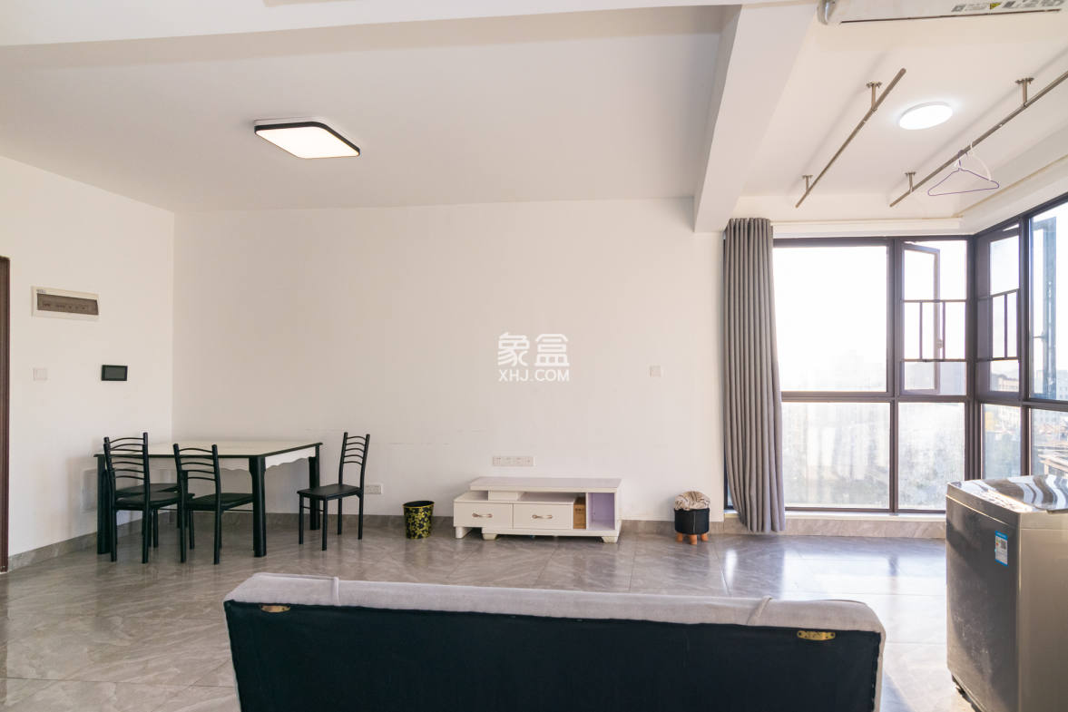 润和谷山郡(悦禧山庄水榭花都) 1室1厅1卫 45.0万 润和谷山郡(悦禧山庄水榭花都) 1室1厅1卫 45.0万客厅