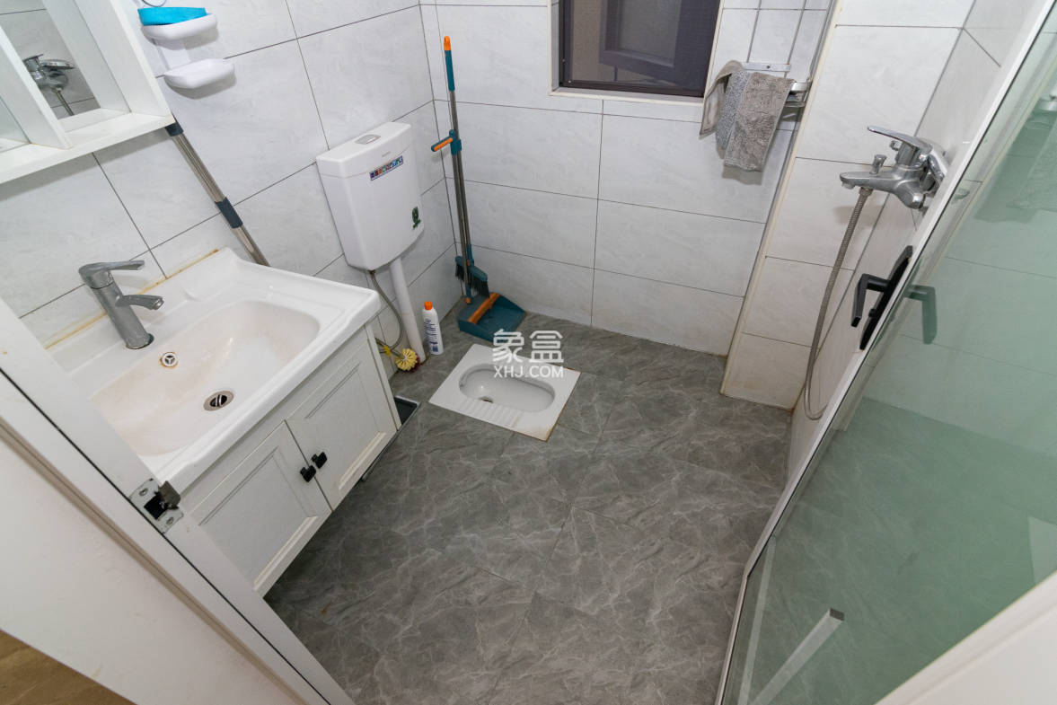 润和谷山郡(悦禧山庄水榭花都) 1室1厅1卫 45.0万 润和谷山郡(悦禧山庄水榭花都) 1室1厅1卫 45.0万卫生间