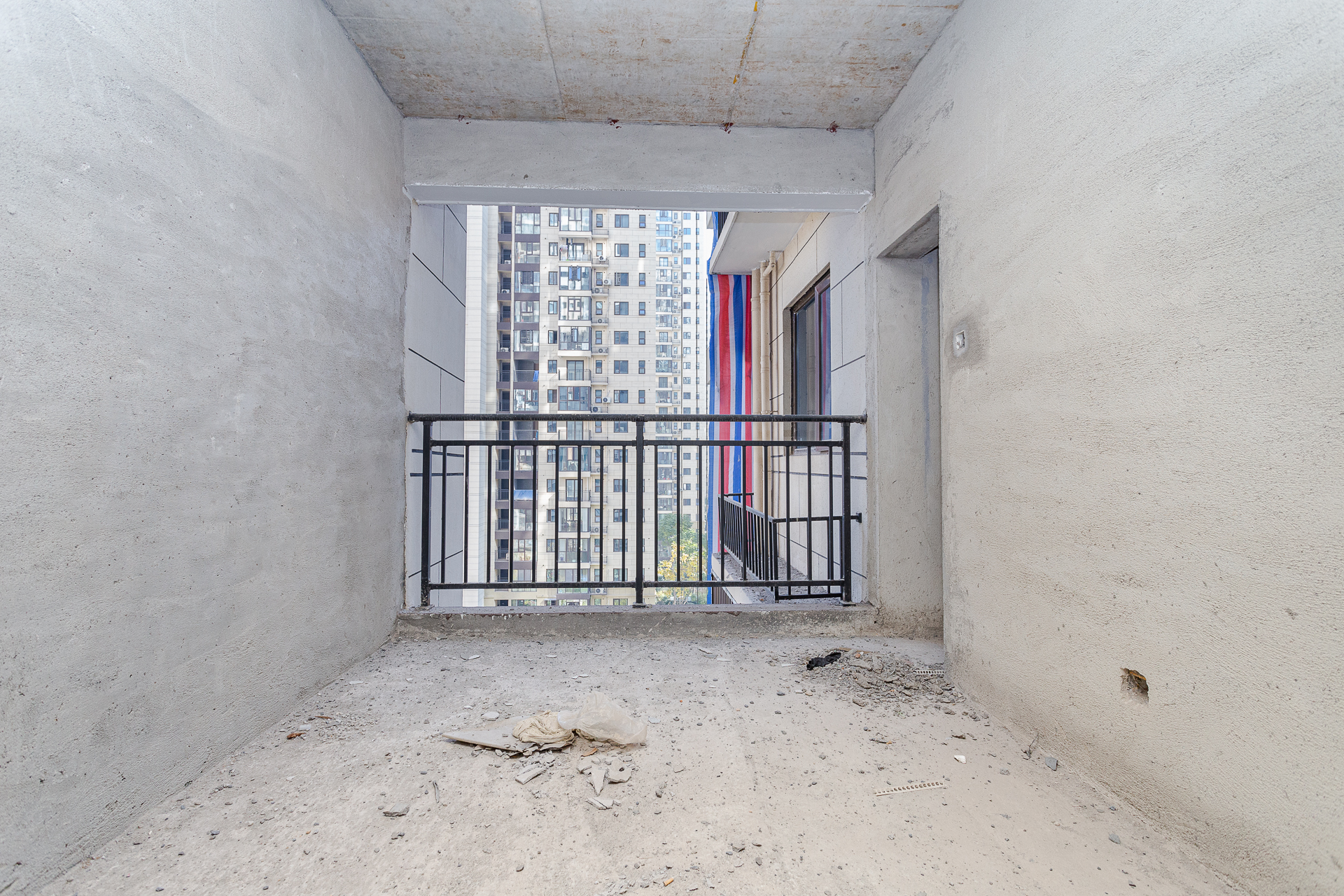 新华联梦想城 3室2厅1卫 65.0万 新华联梦想城 3室2厅1卫 65.0万卧室