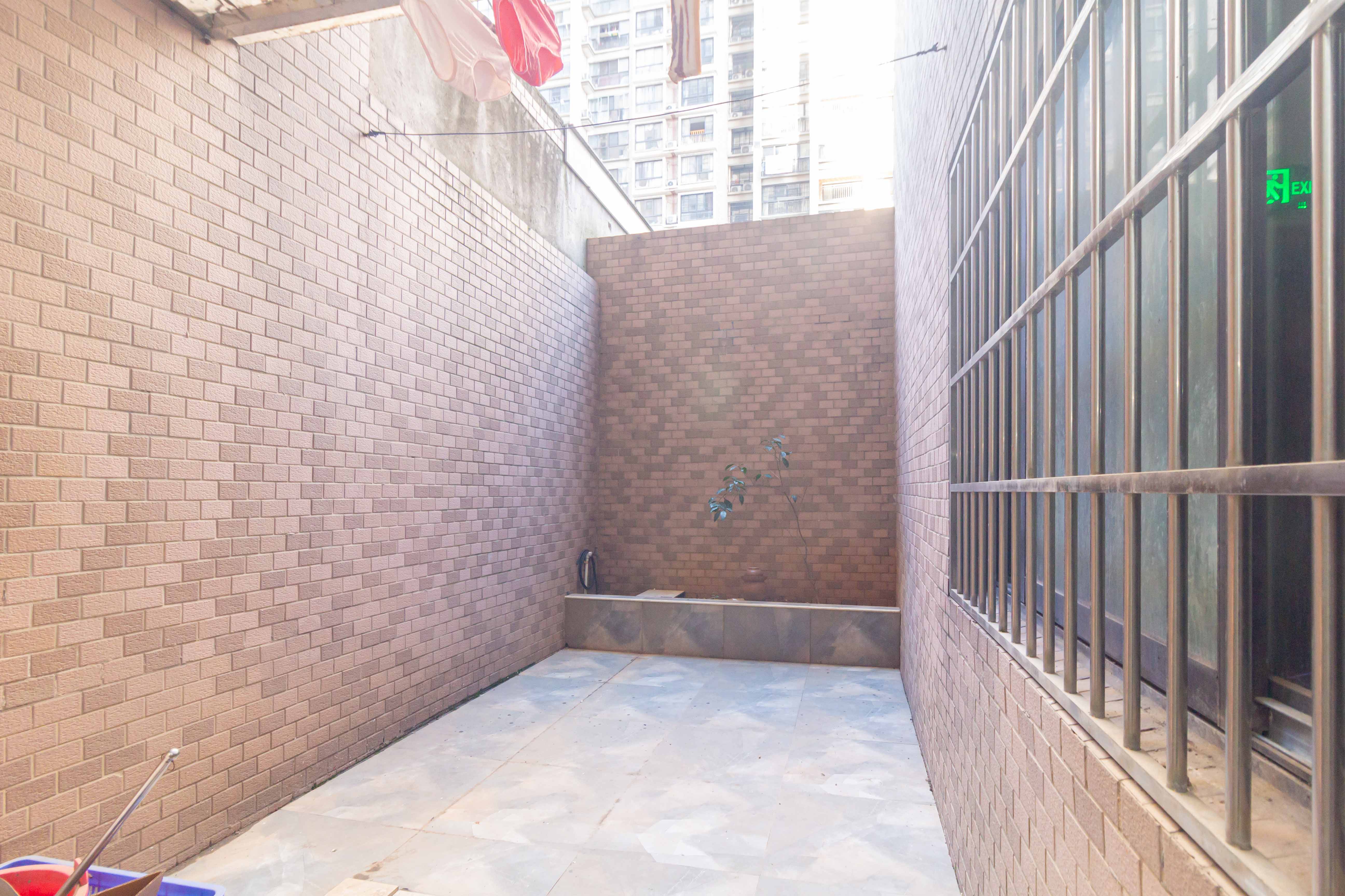 康桥长郡 4室2厅2卫 108.0万 康桥长郡 4室2厅2卫 108.0万阳台