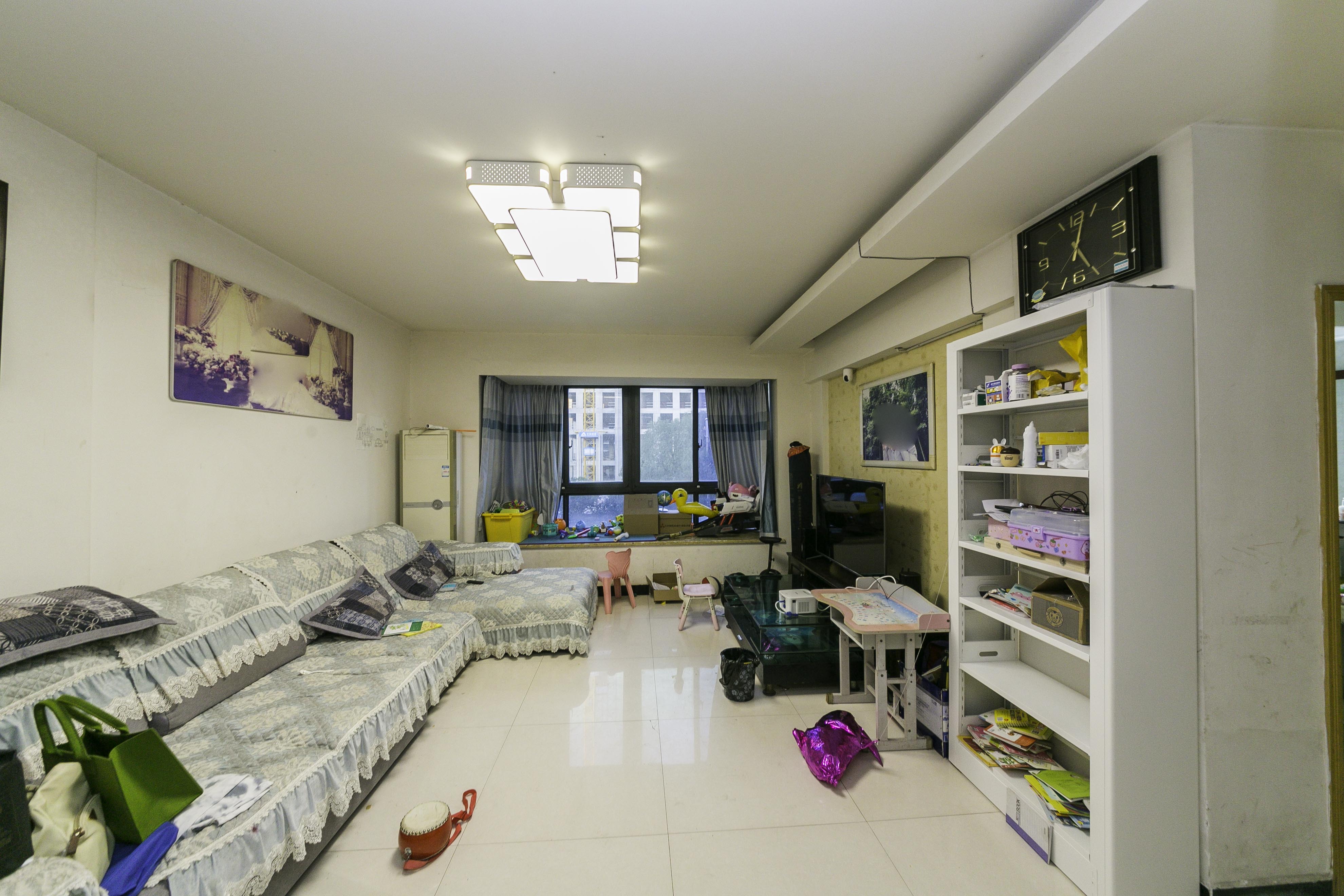 上庭苑 3室2厅2卫 85.0万 上庭苑 3室2厅2卫 85.0万客厅