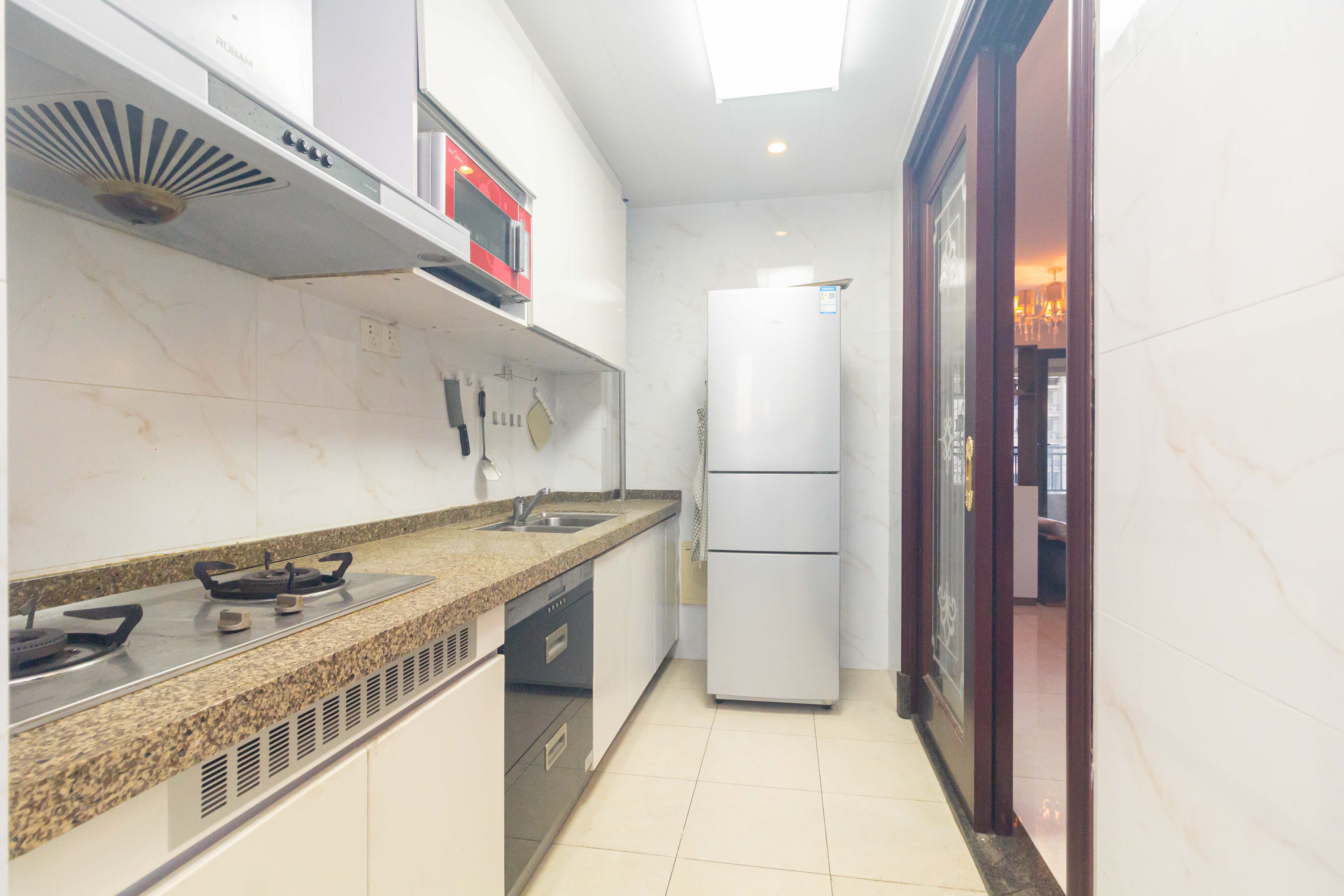 恒大江湾  3室2厅2卫    117.5万厨房