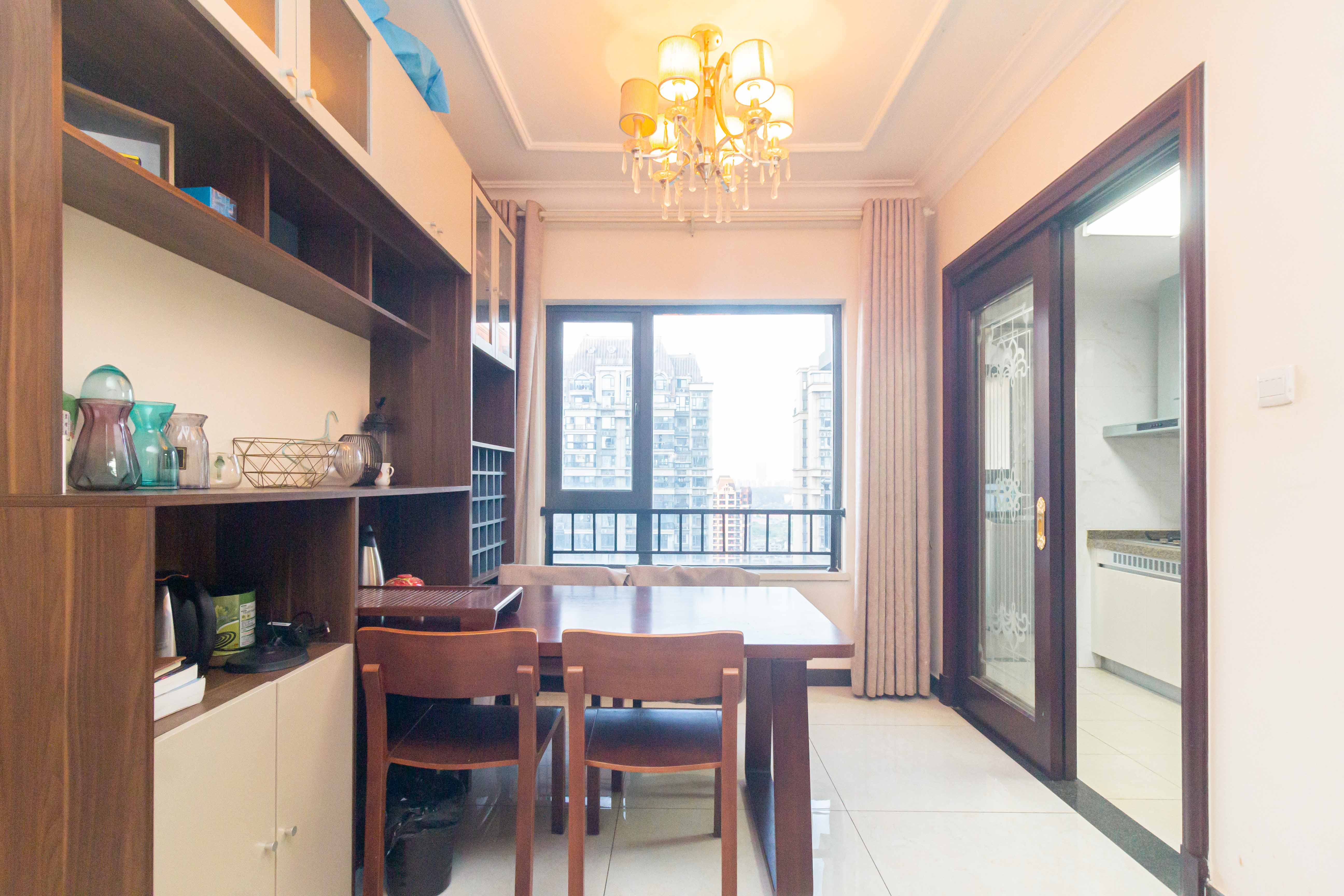 恒大江湾  3室2厅2卫    117.5万客厅