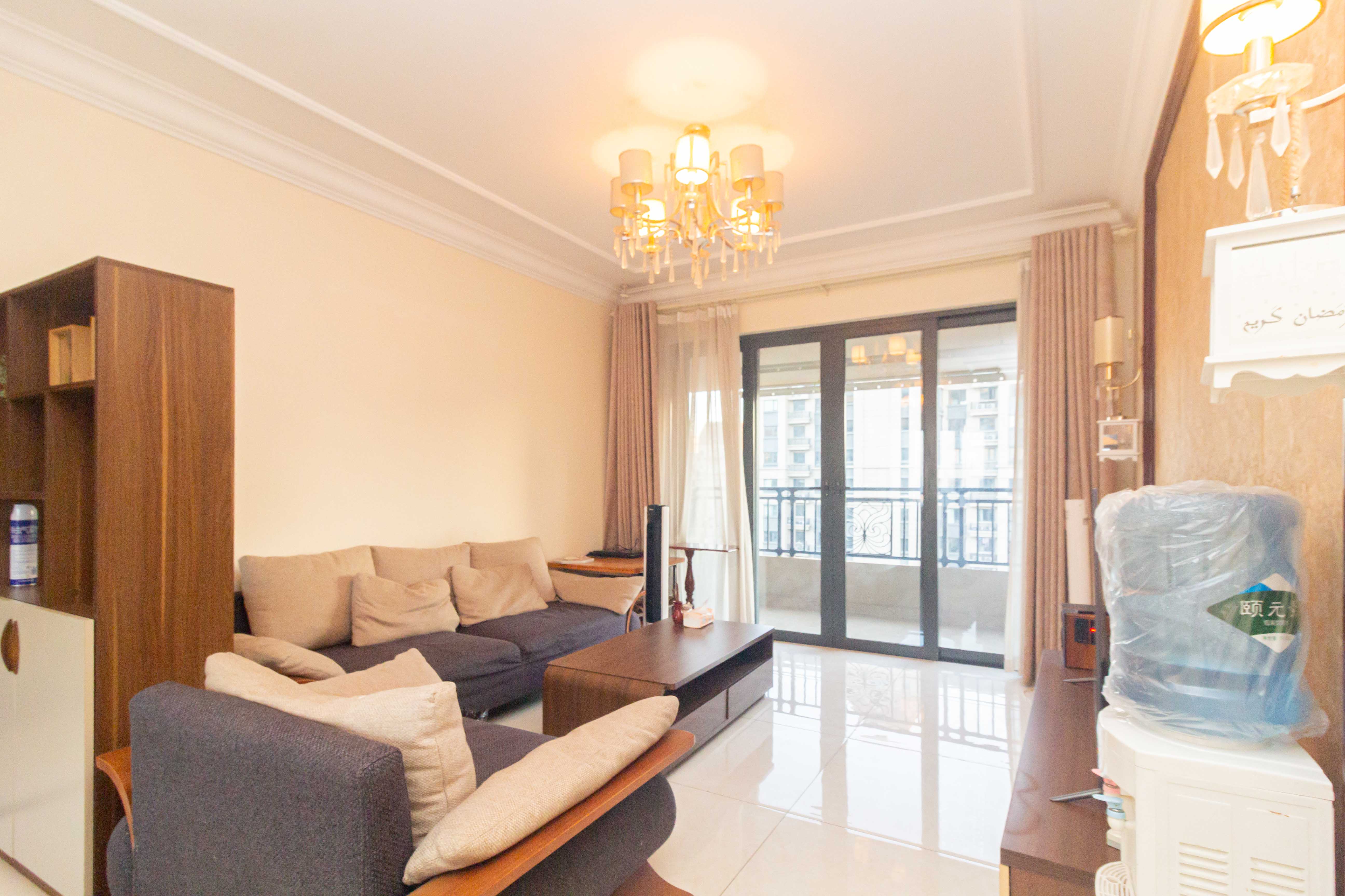 恒大江湾  3室2厅2卫    117.5万客厅