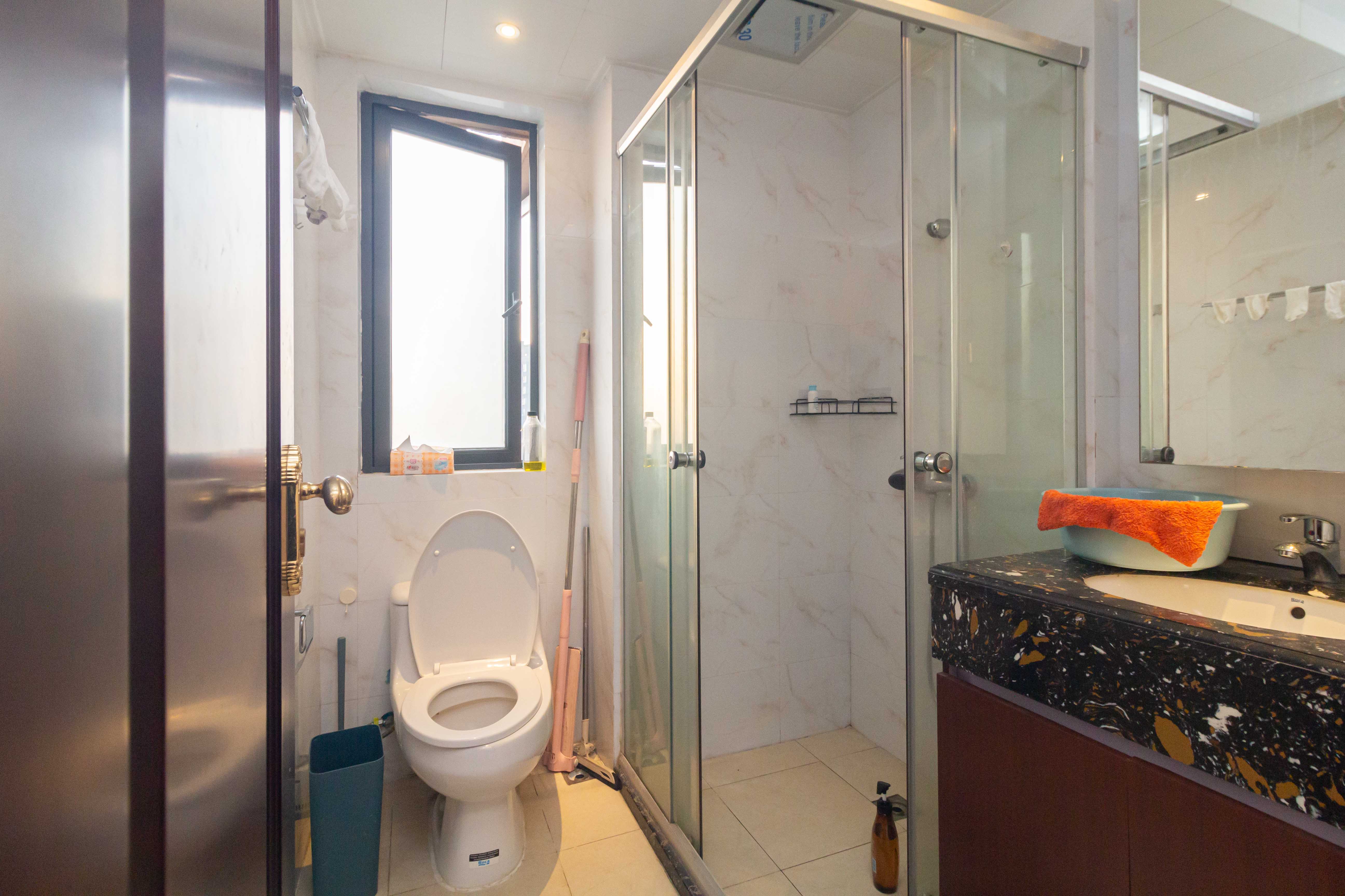 恒大江湾  3室2厅2卫    117.5万卫生间