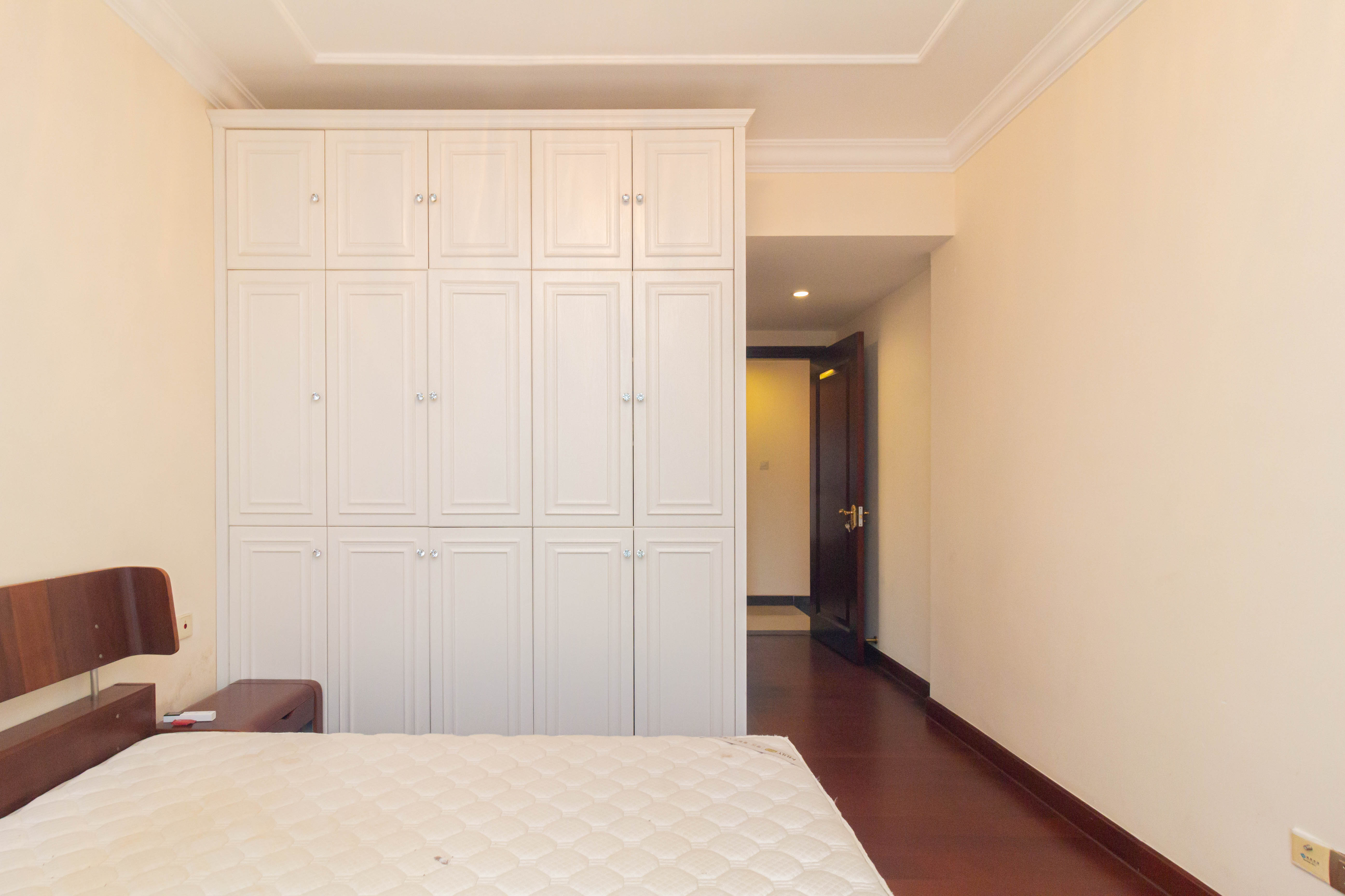 恒大江湾  3室2厅2卫    117.5万卧室