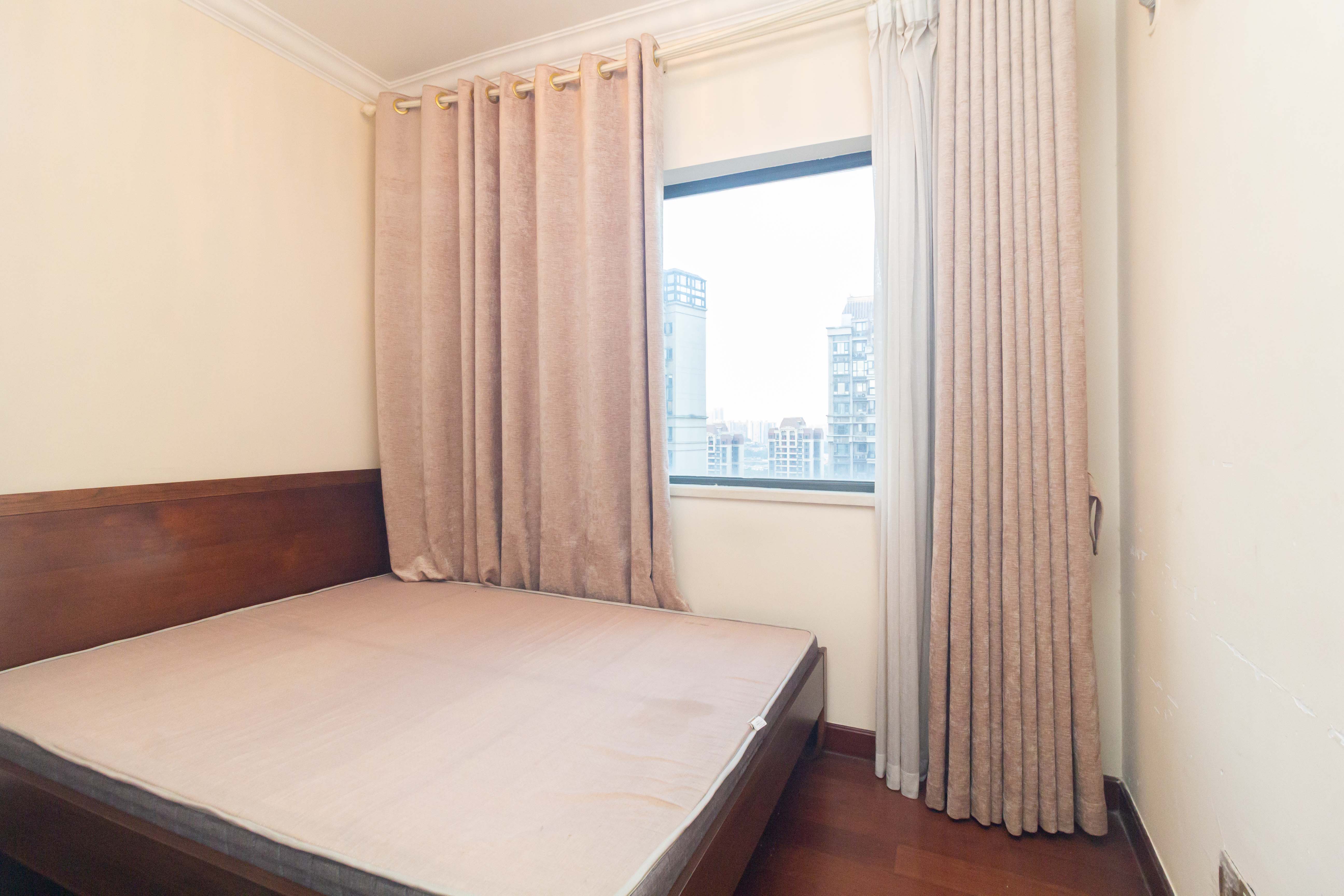 恒大江湾  3室2厅2卫    117.5万卧室