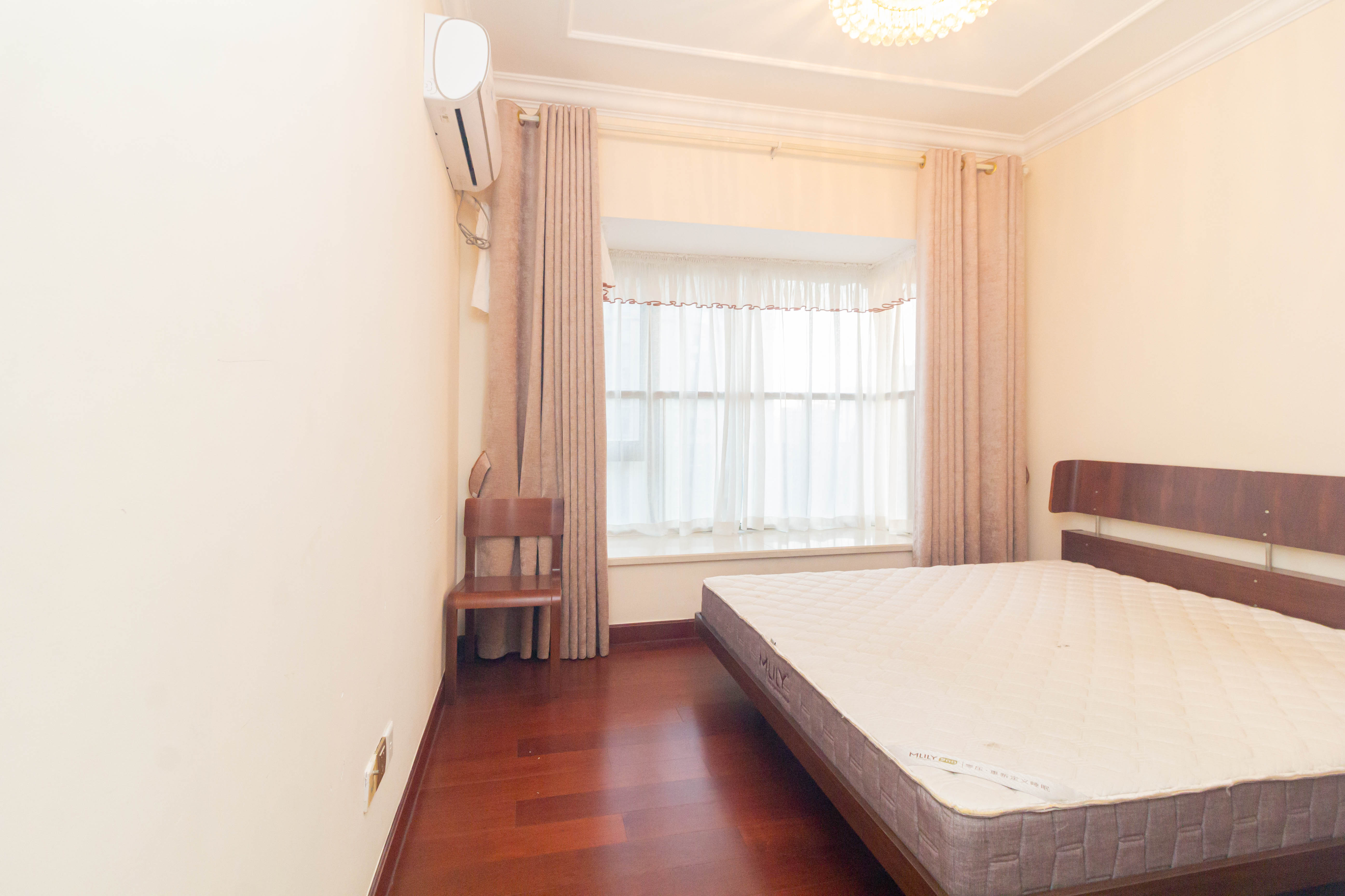 恒大江湾  3室2厅2卫    117.5万卧室