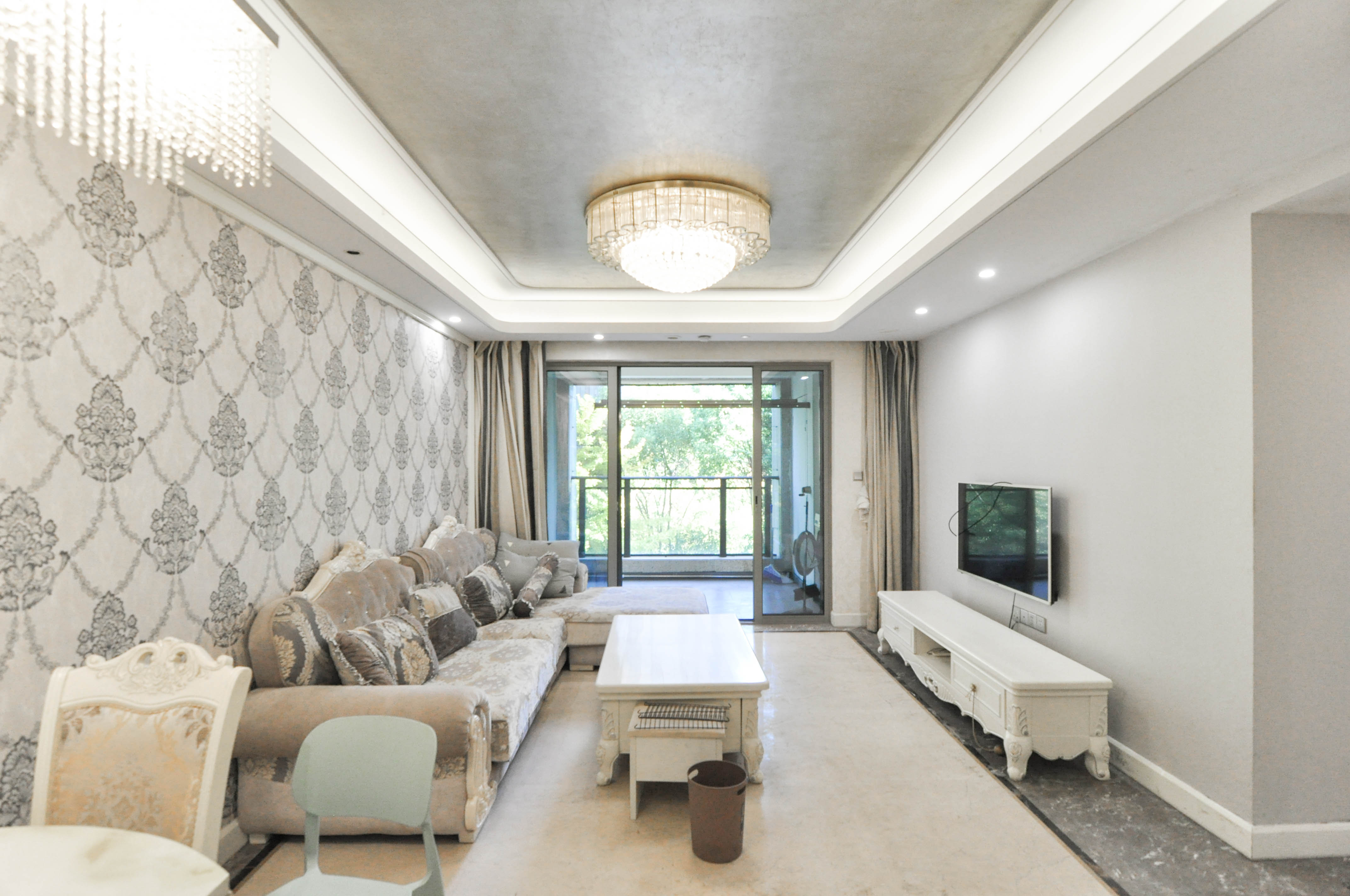 梅溪湖金茂府（金茂广场）（金茂览秀城）  3室2厅2卫    225.0万客厅