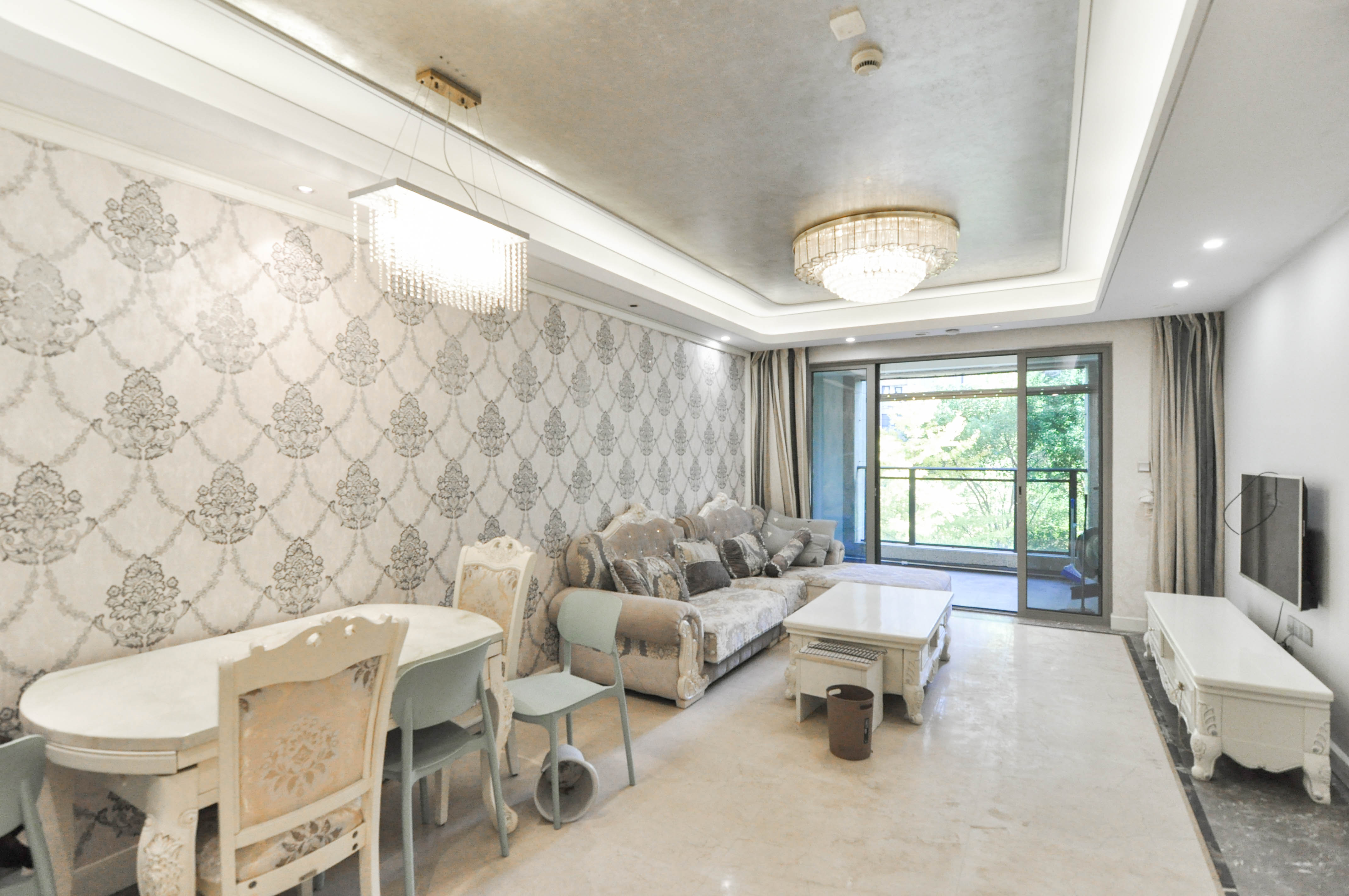 梅溪湖金茂府（金茂广场）（金茂览秀城）  3室2厅2卫    225.0万客厅