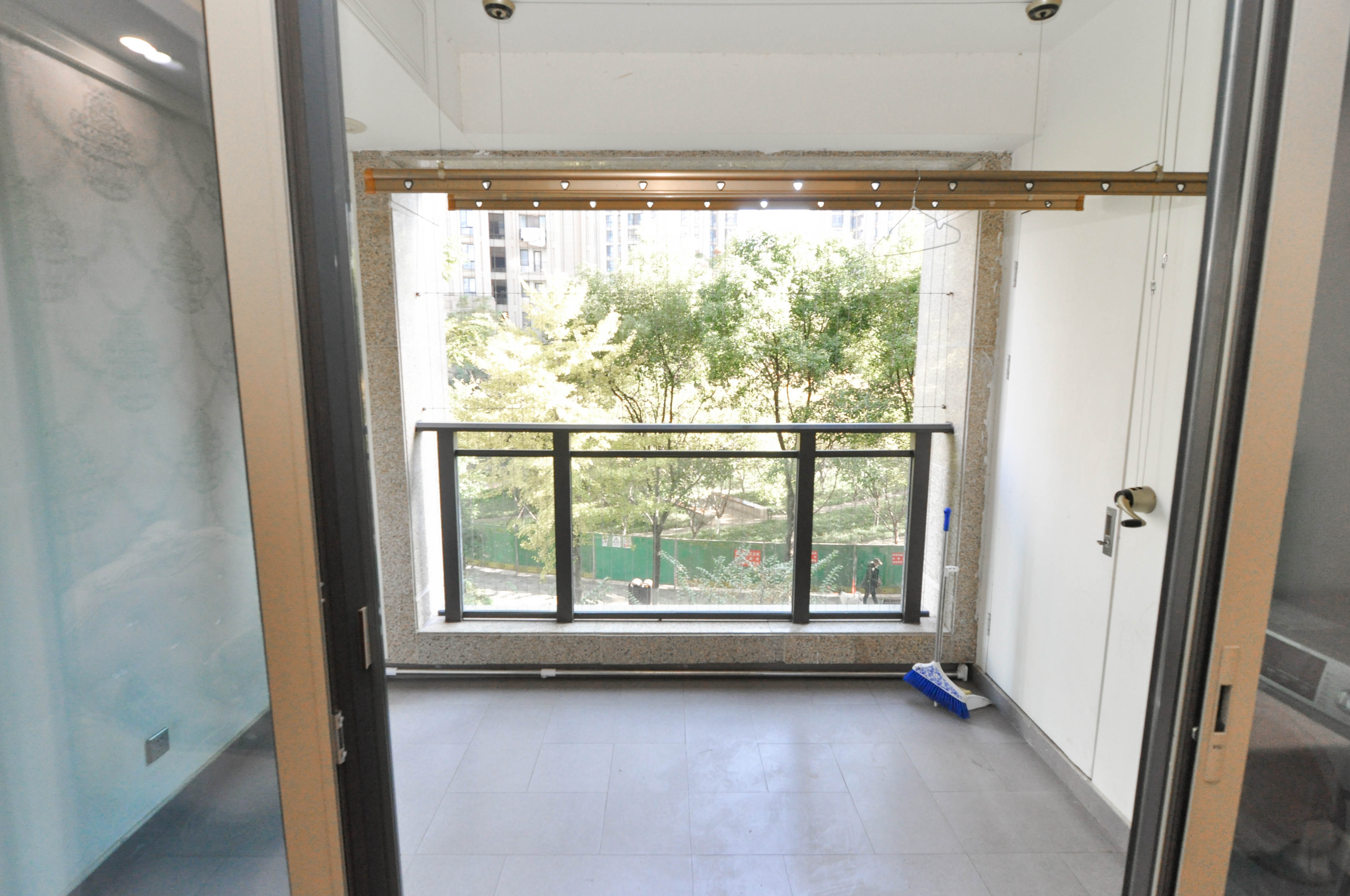 梅溪湖金茂府（金茂广场）（金茂览秀城）  3室2厅2卫    225.0万卧室