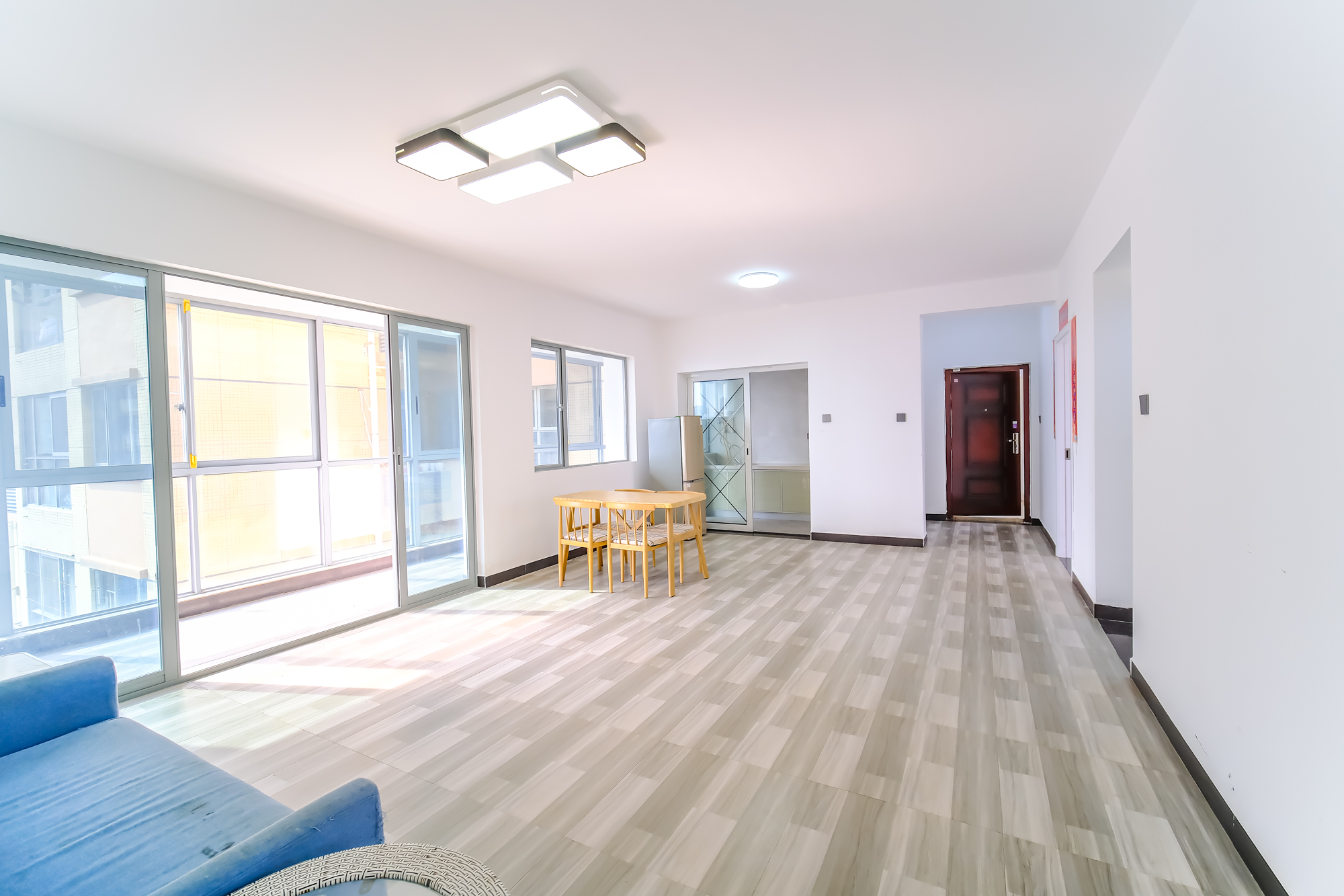 湖湘奥林匹克花园 3室2厅2卫 75.00万 湖湘奥林匹克花园 3室2厅2卫 75.00万客厅