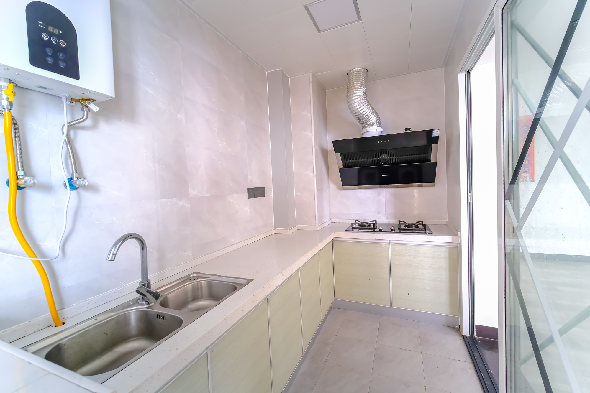 湖湘奥林匹克花园 3室2厅2卫 75.00万 湖湘奥林匹克花园 3室2厅2卫 75.00万厨房