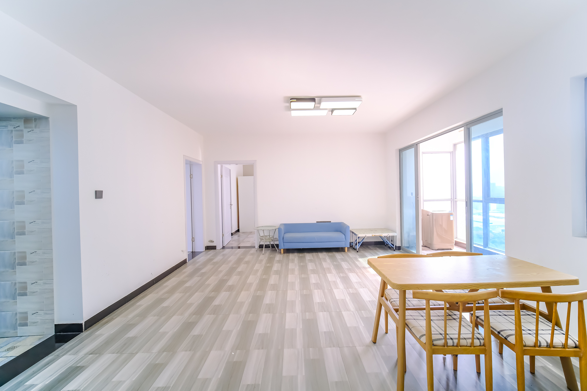 湖湘奥林匹克花园 3室2厅2卫 75.00万 湖湘奥林匹克花园 3室2厅2卫 75.00万客厅