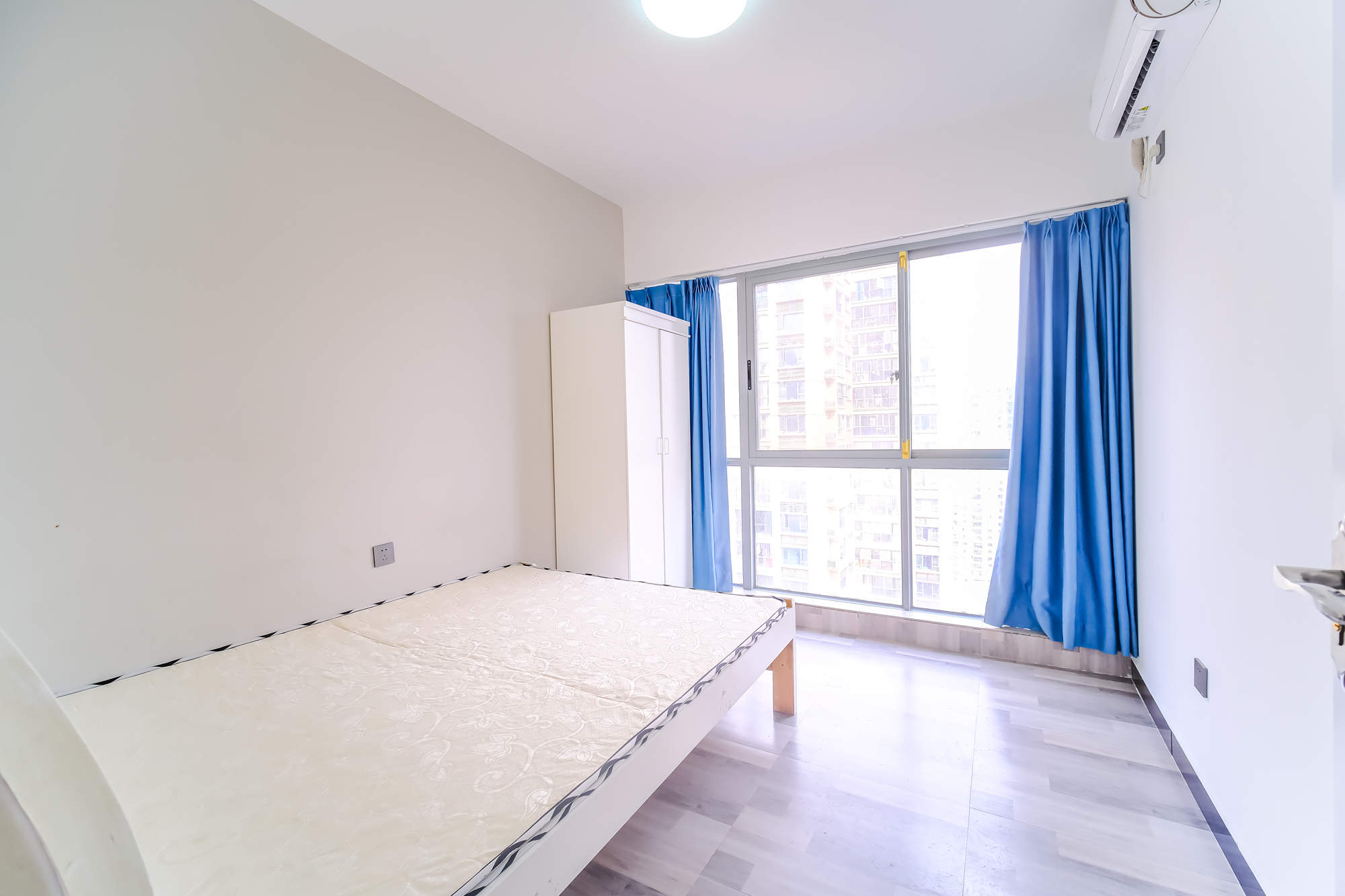 湖湘奥林匹克花园 3室2厅2卫 75.00万 湖湘奥林匹克花园 3室2厅2卫 75.00万卧室