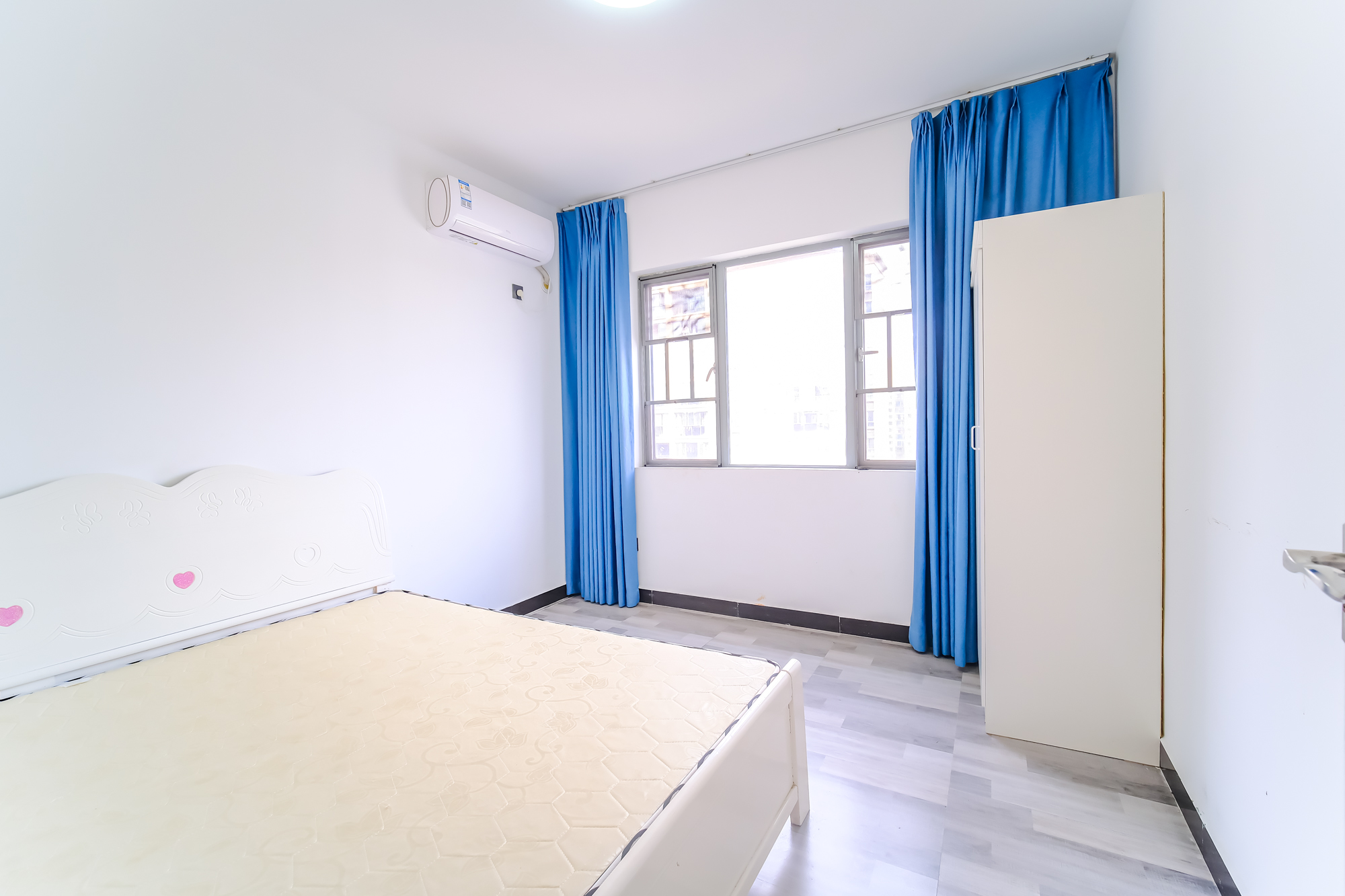 湖湘奥林匹克花园 3室2厅2卫 75.00万 湖湘奥林匹克花园 3室2厅2卫 75.00万卧室