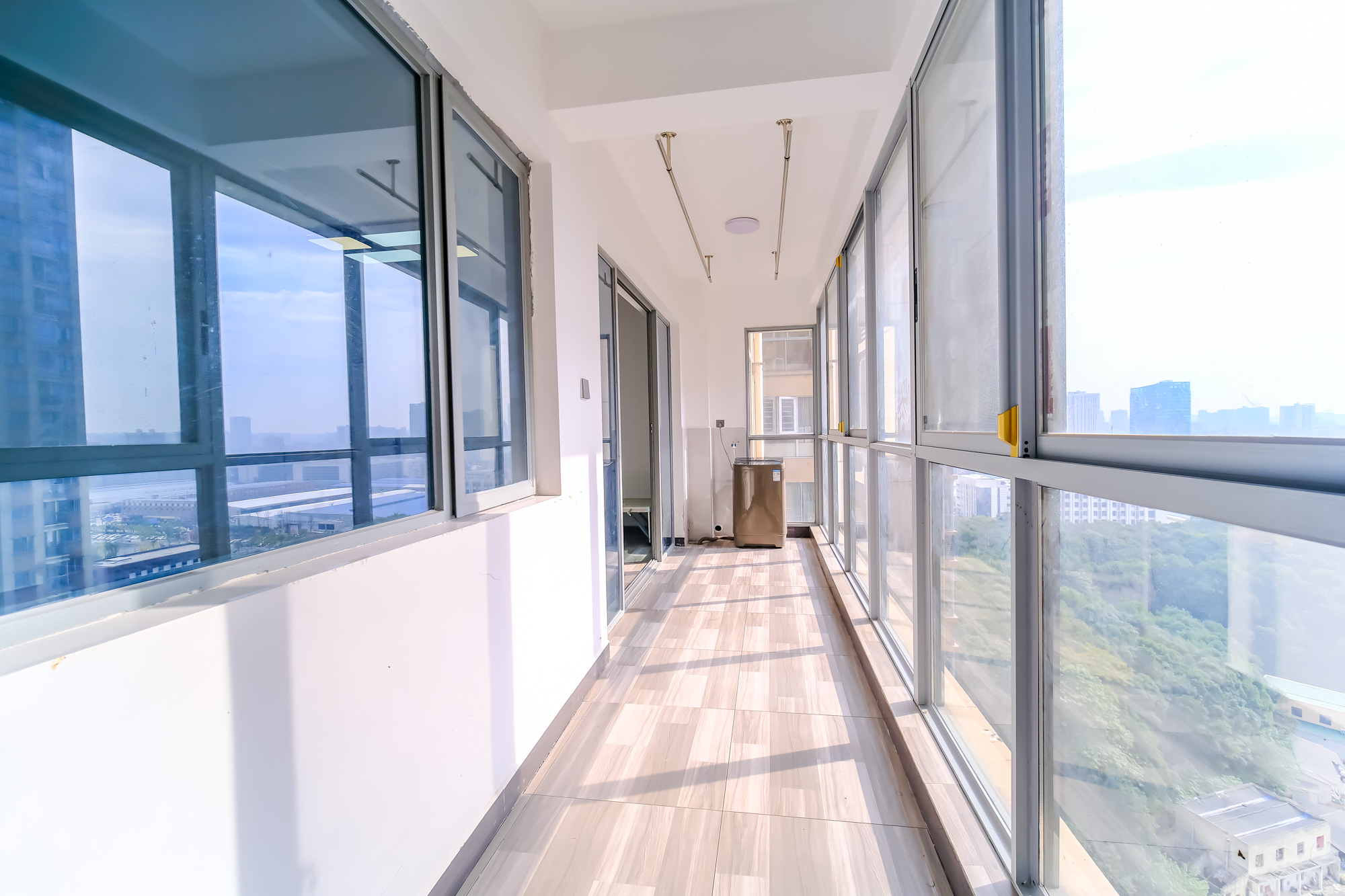 湖湘奥林匹克花园 3室2厅2卫 75.00万 湖湘奥林匹克花园 3室2厅2卫 75.00万阳台