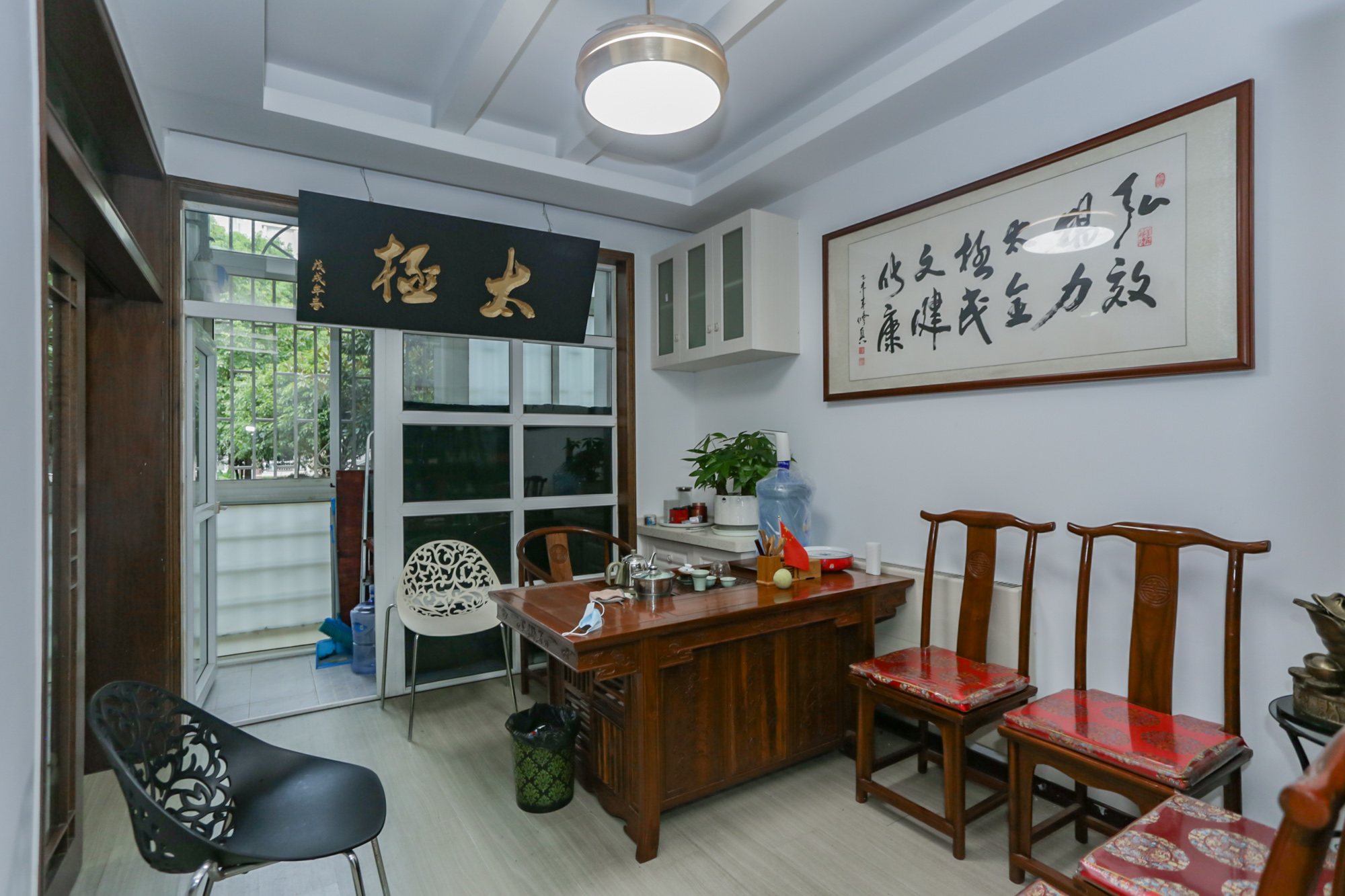 八方小区A区  4室2厅2卫   579.50万其他